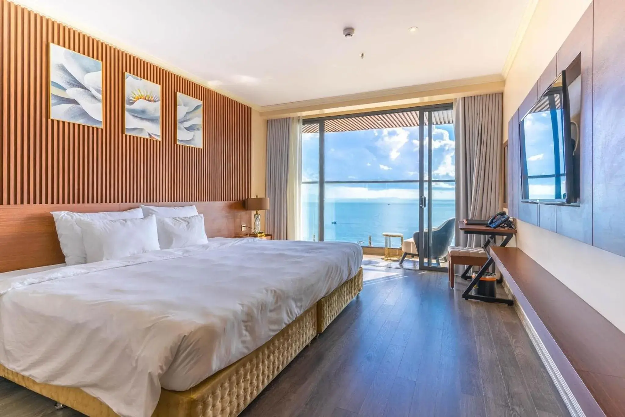 Premier Deluxe Room with Ocean View in La Vague Hotel Premier Deluxe Room with Ocean View in La Vague Hotel