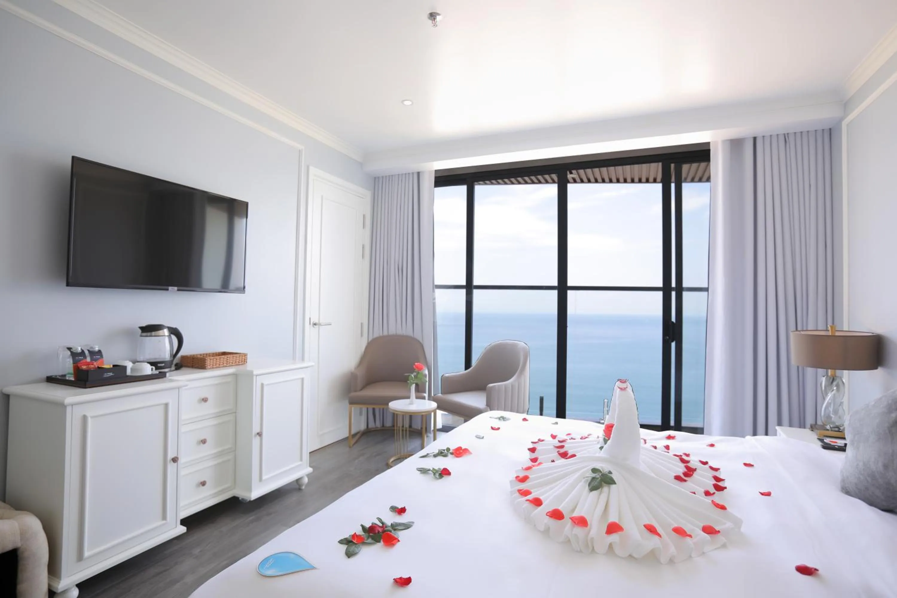 Sea view, Bed in La Vague Hotel