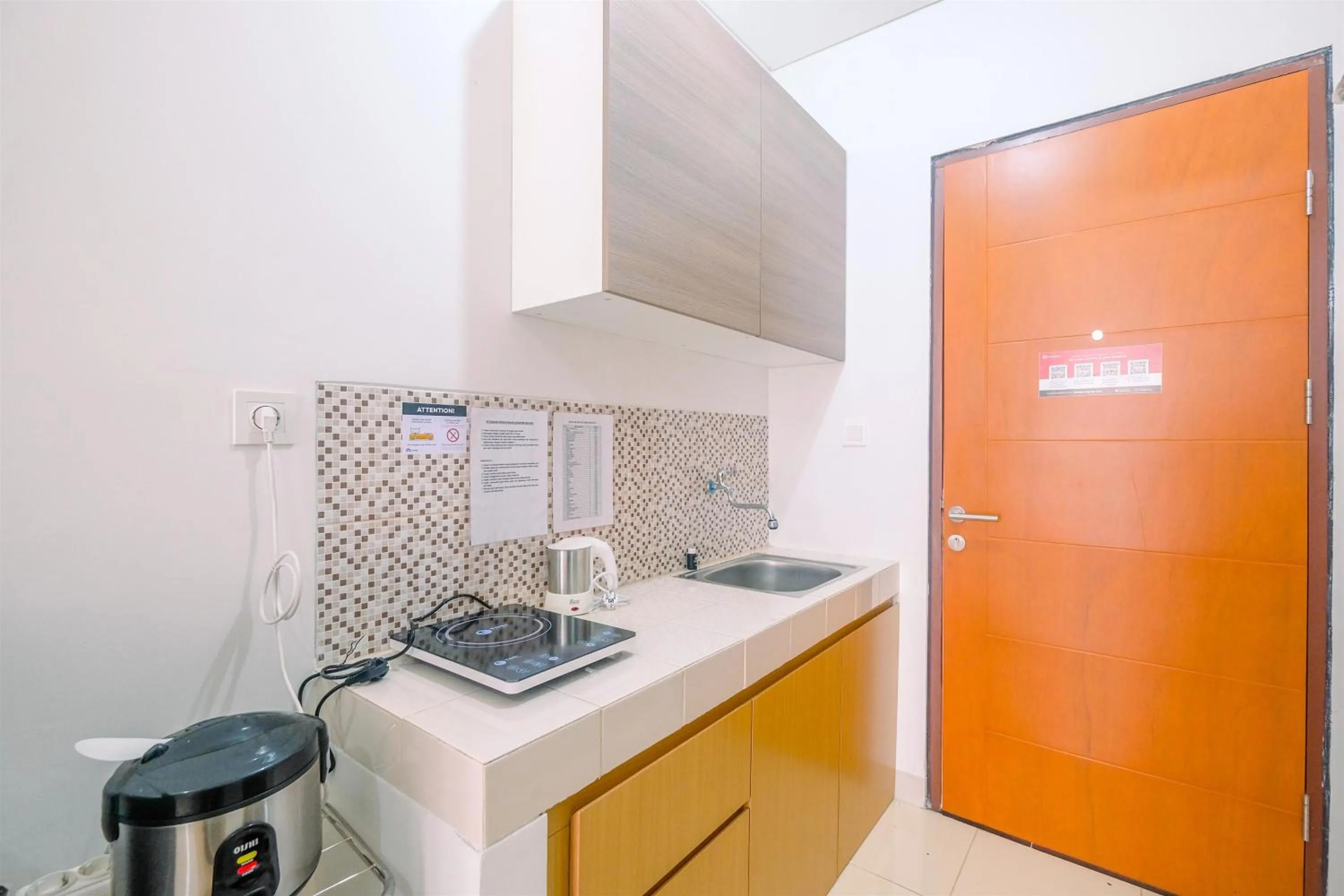 Kitchen or kitchenette in Compact and Relaxing Studio at Dave Apartment By Travelio