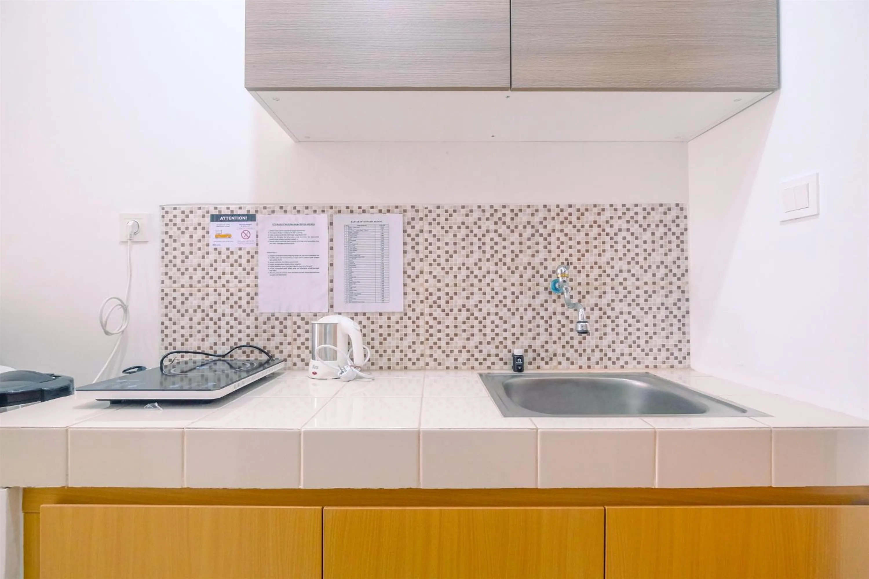 Kitchen or kitchenette in Compact and Relaxing Studio at Dave Apartment By Travelio