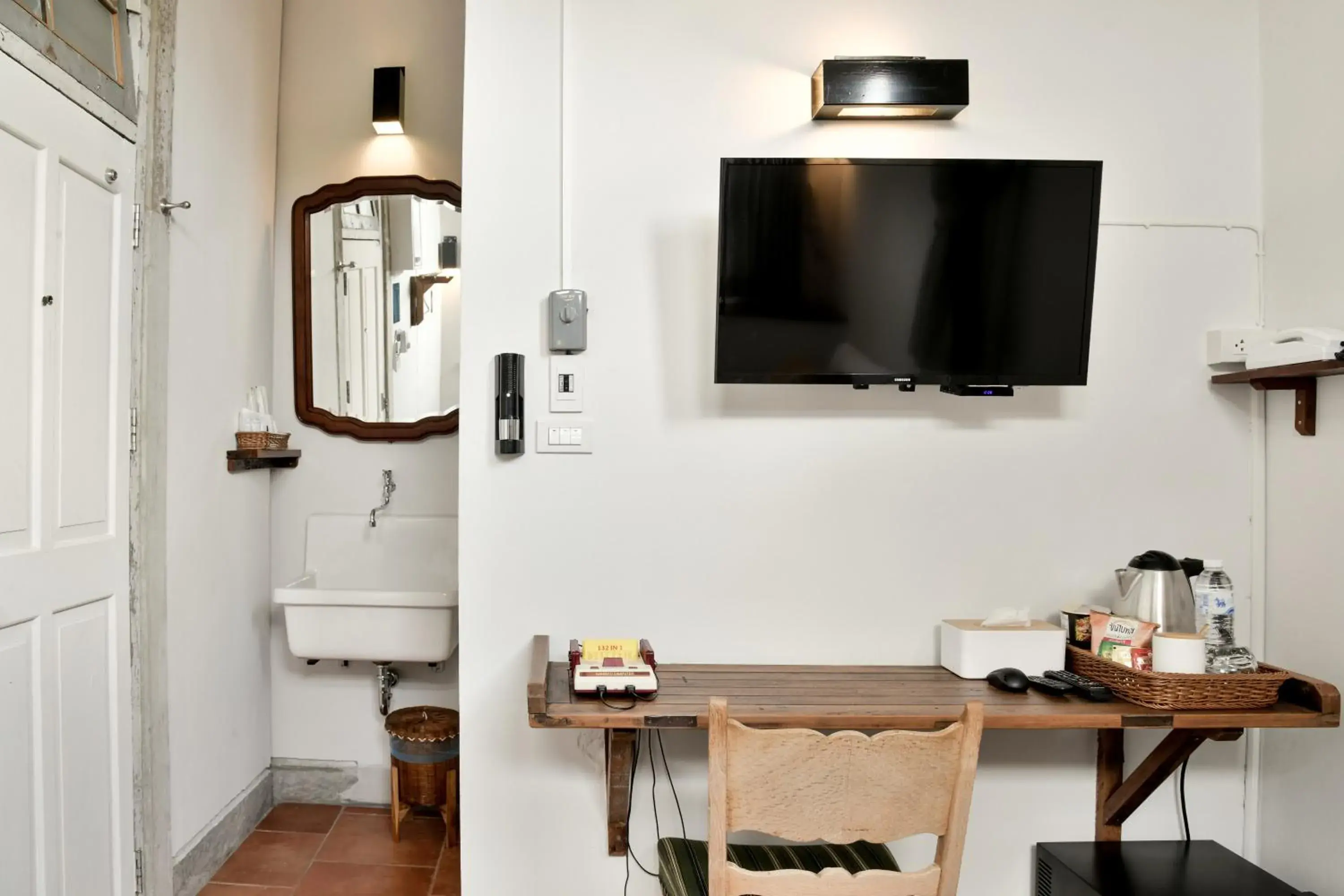 Small Single Room in Velawarin Hotel Small Single Room in Velawarin Hotel