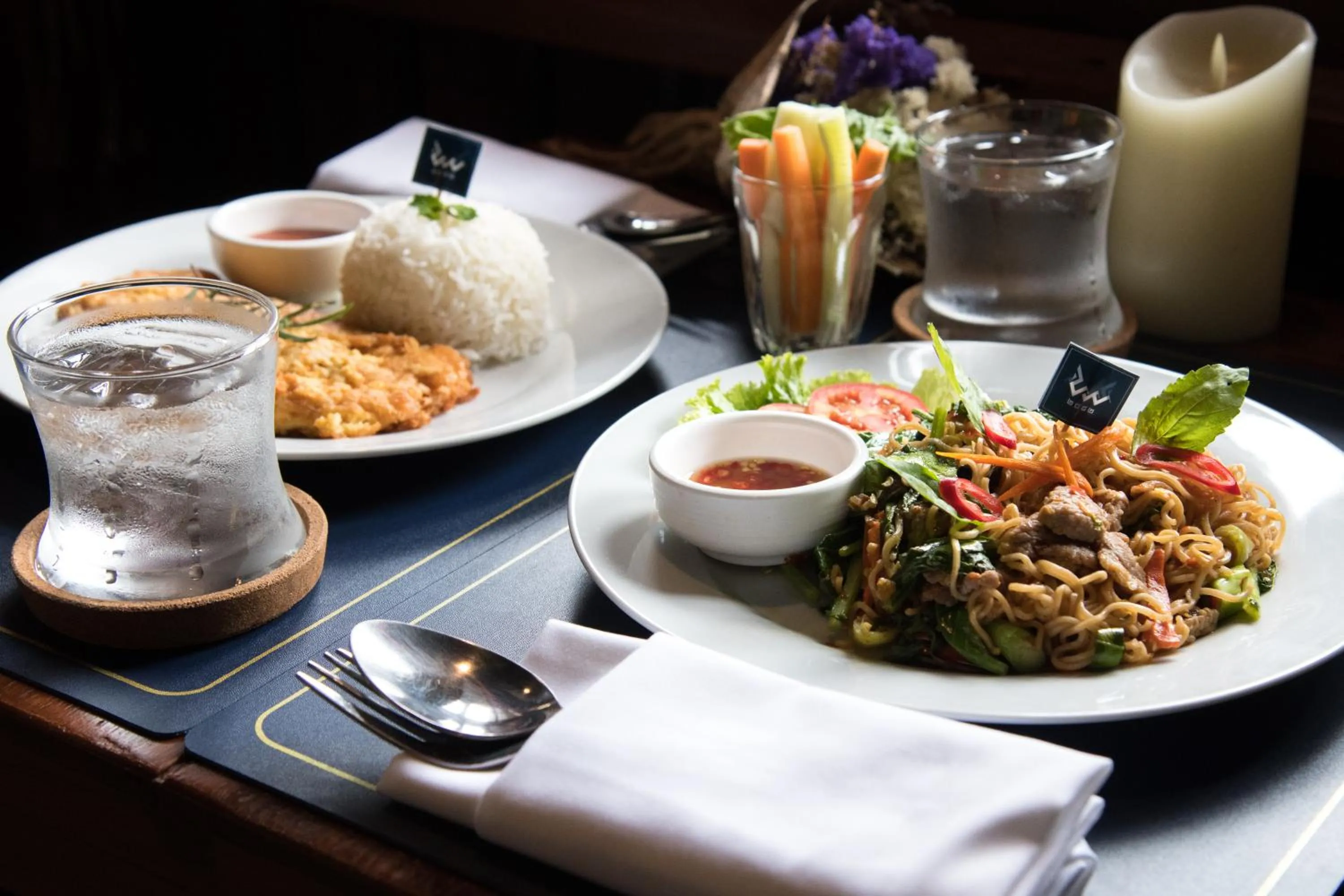 Food and drinks in Velawarin Hotel