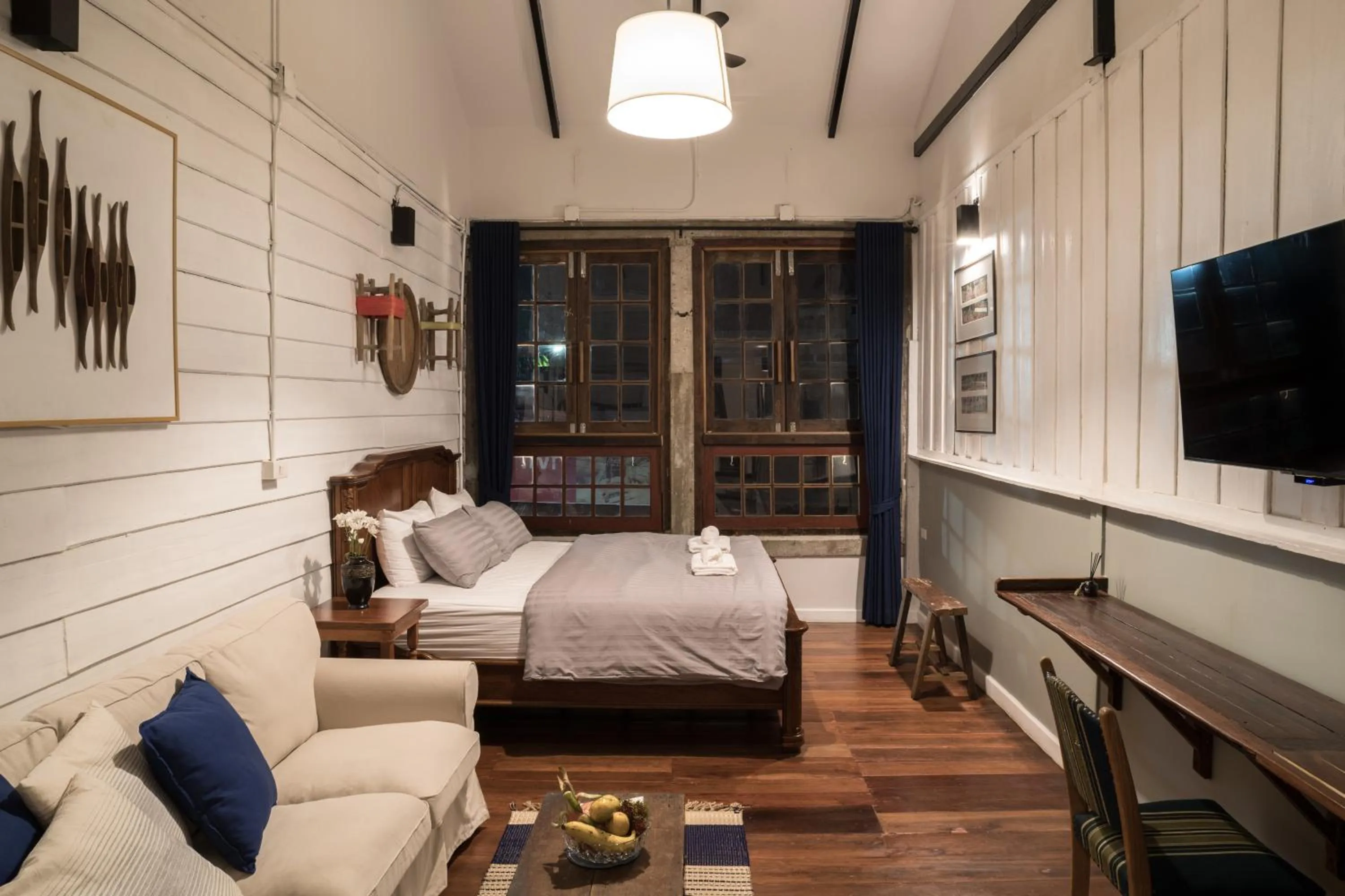 Photo of the whole room, Bed in Velawarin Hotel