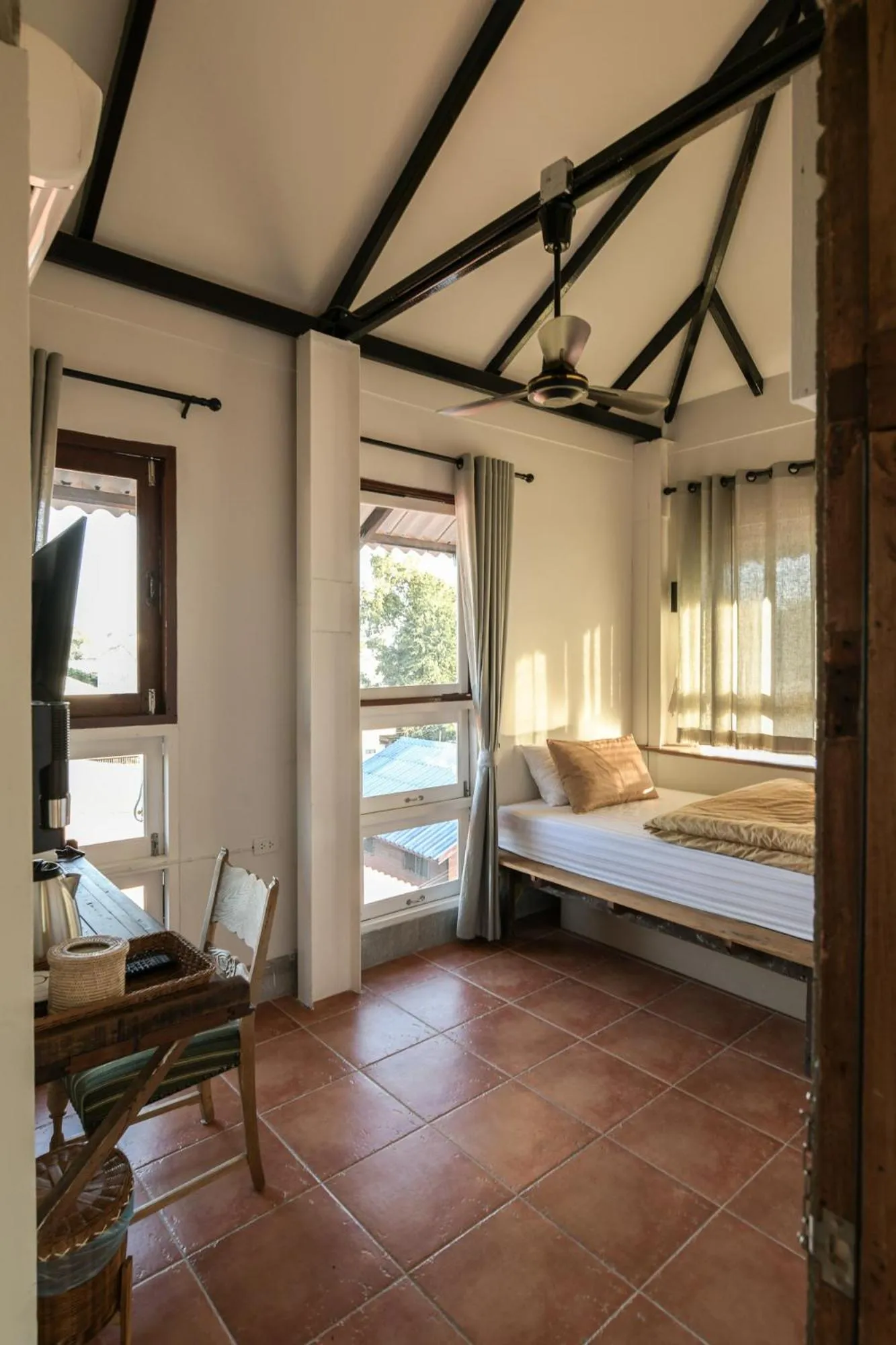 Bedroom, Bed in Velawarin Hotel