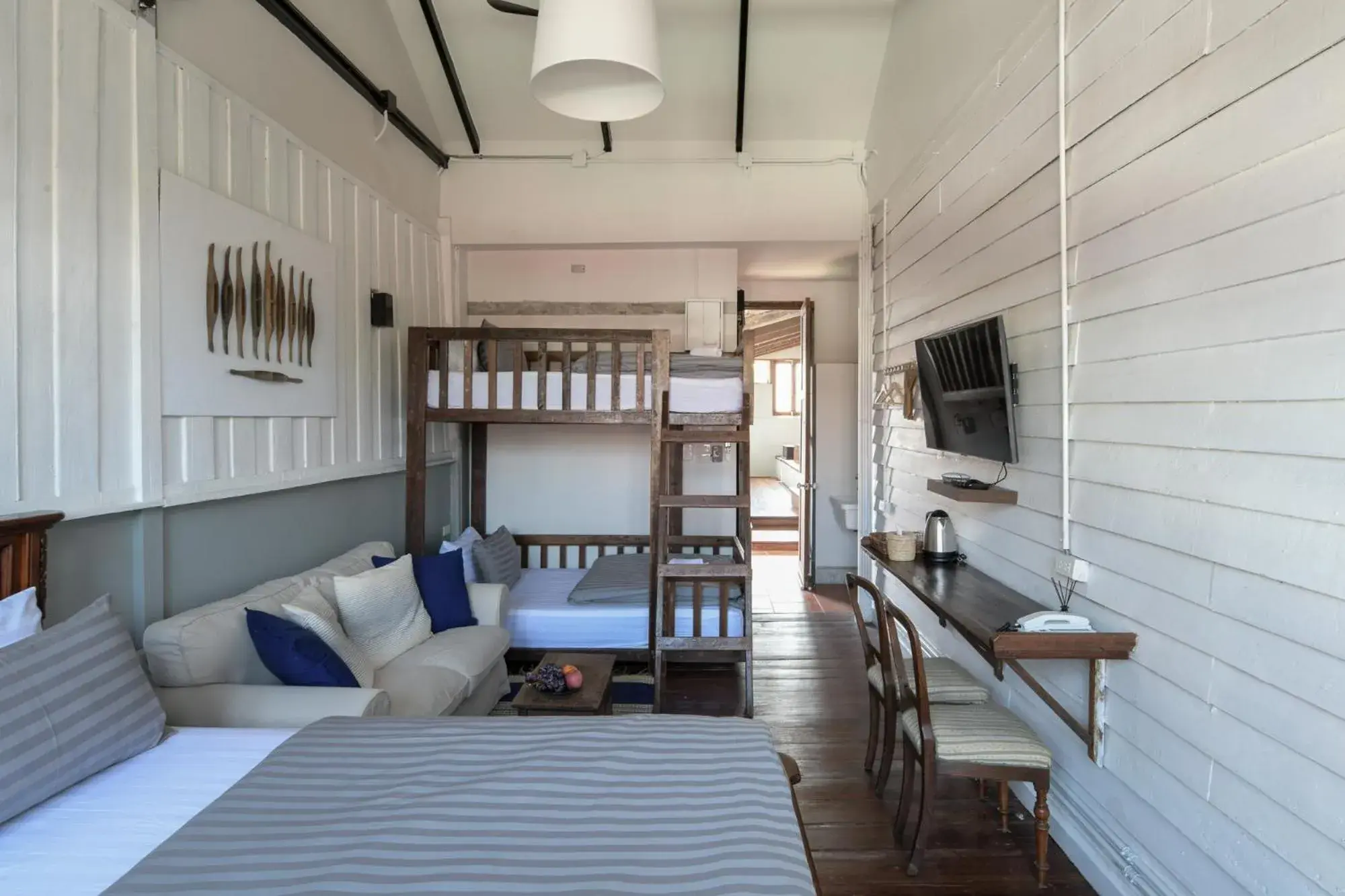 Deluxe Family Room in Velawarin Hotel Deluxe Family Room in Velawarin Hotel