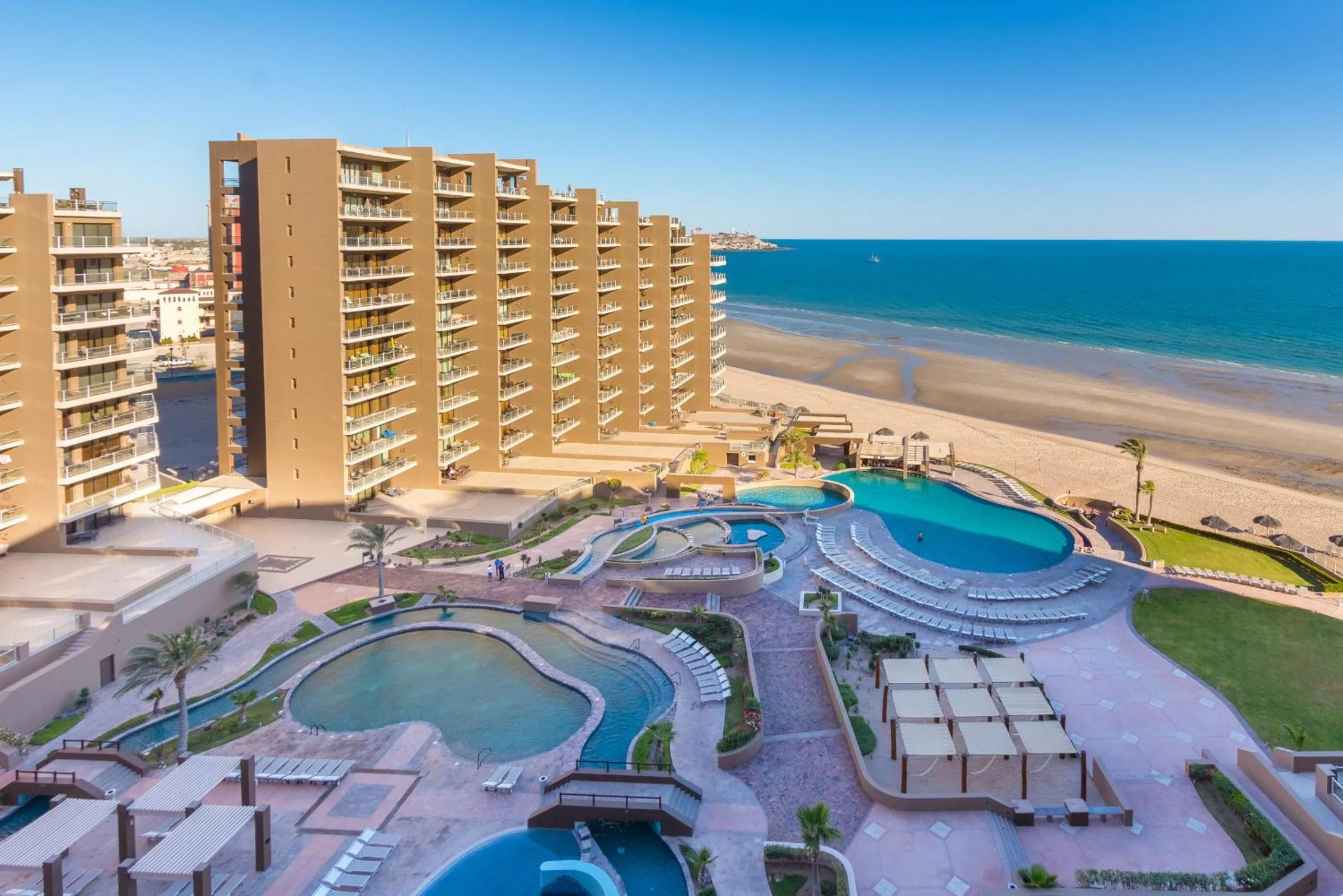 Las Palomas 2BR GROUND FLOOR Huge Patio/Closest to Lazy River/Steps to Beach