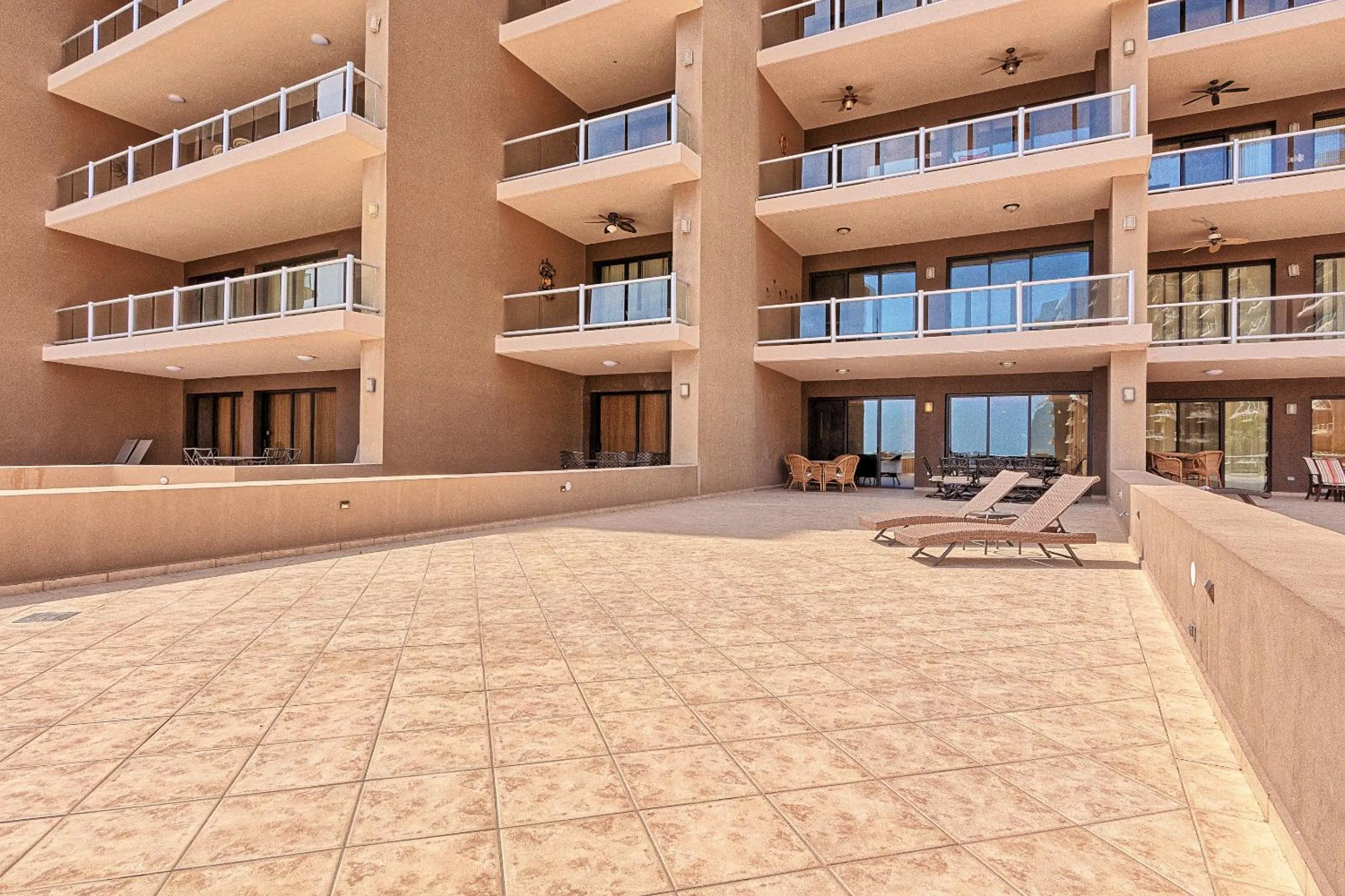 Las Palomas 2BR GROUND FLOOR Huge Patio/Closest to Lazy River/Steps to Beach