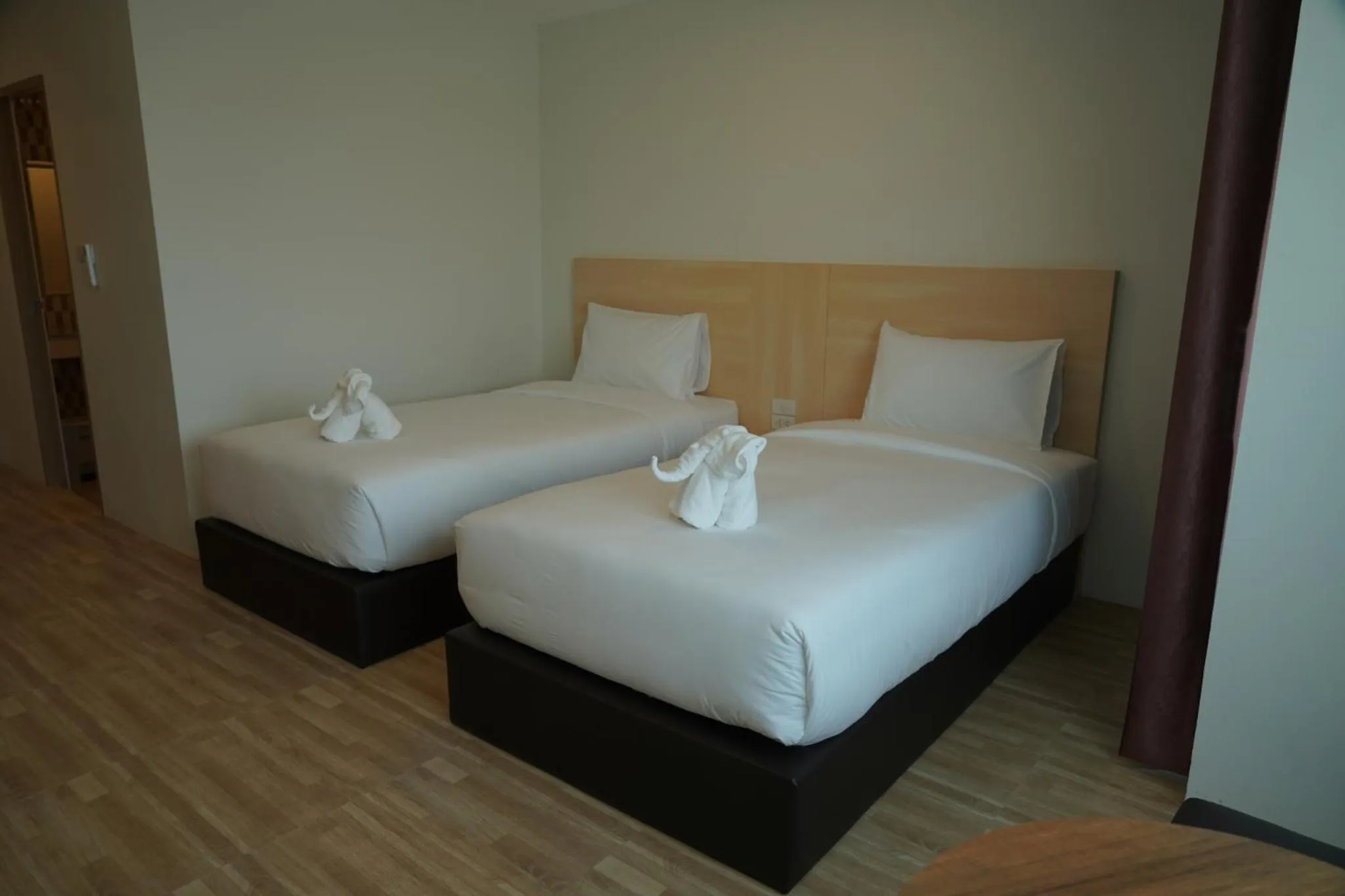 Bed in The charlotte smart hotel lopburi