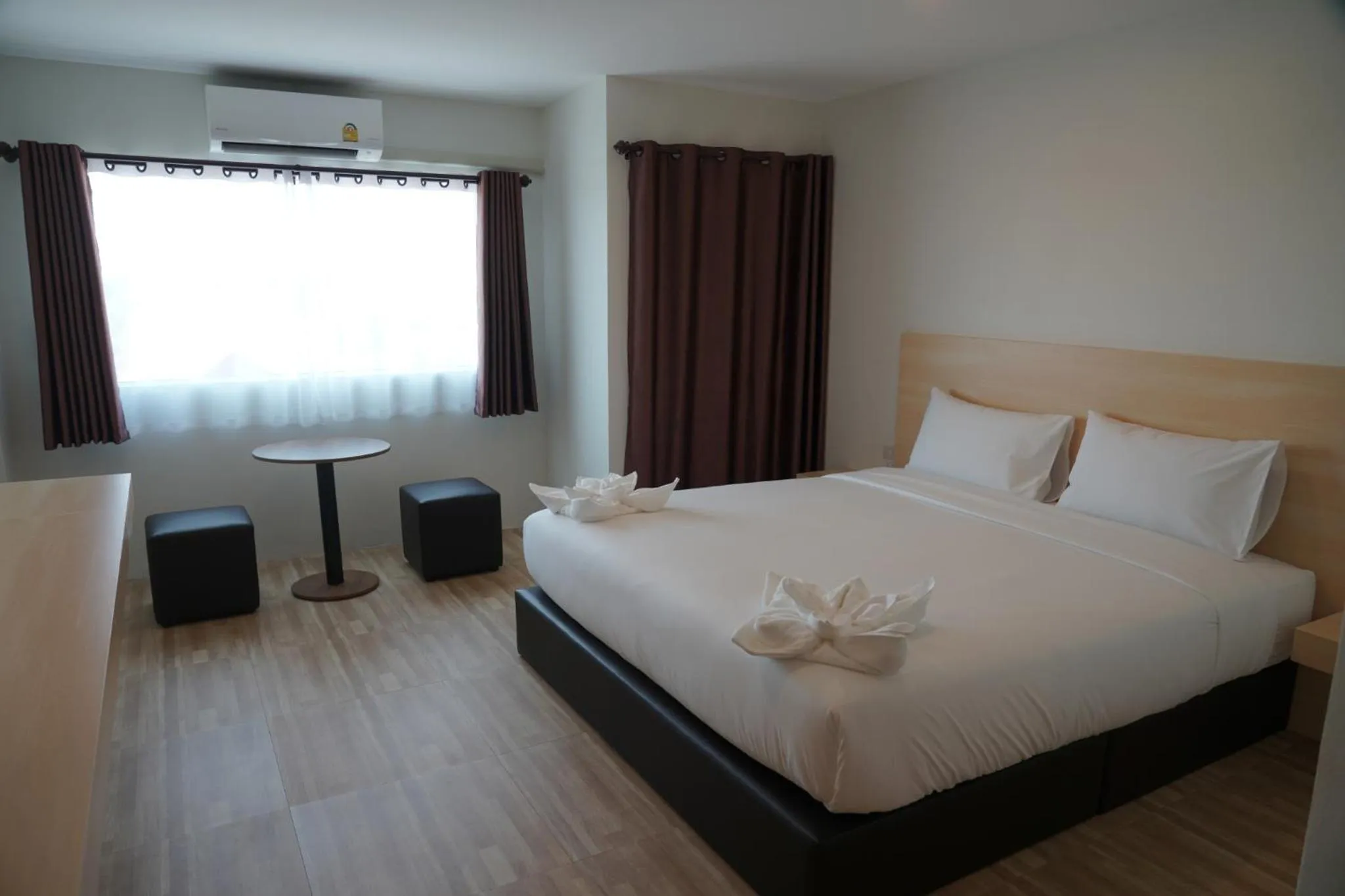 Bed in The charlotte smart hotel lopburi