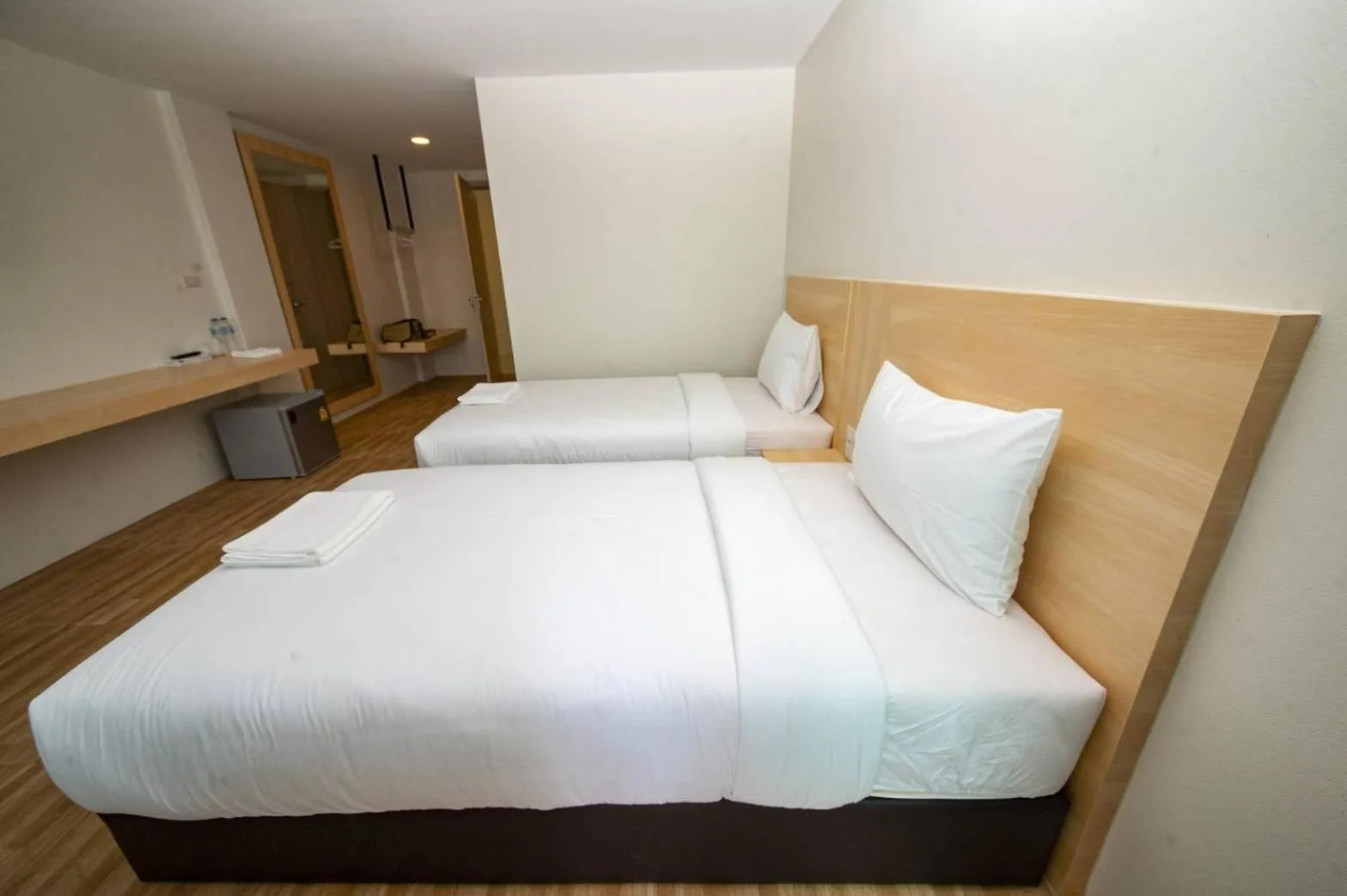 Bed in The charlotte smart hotel lopburi