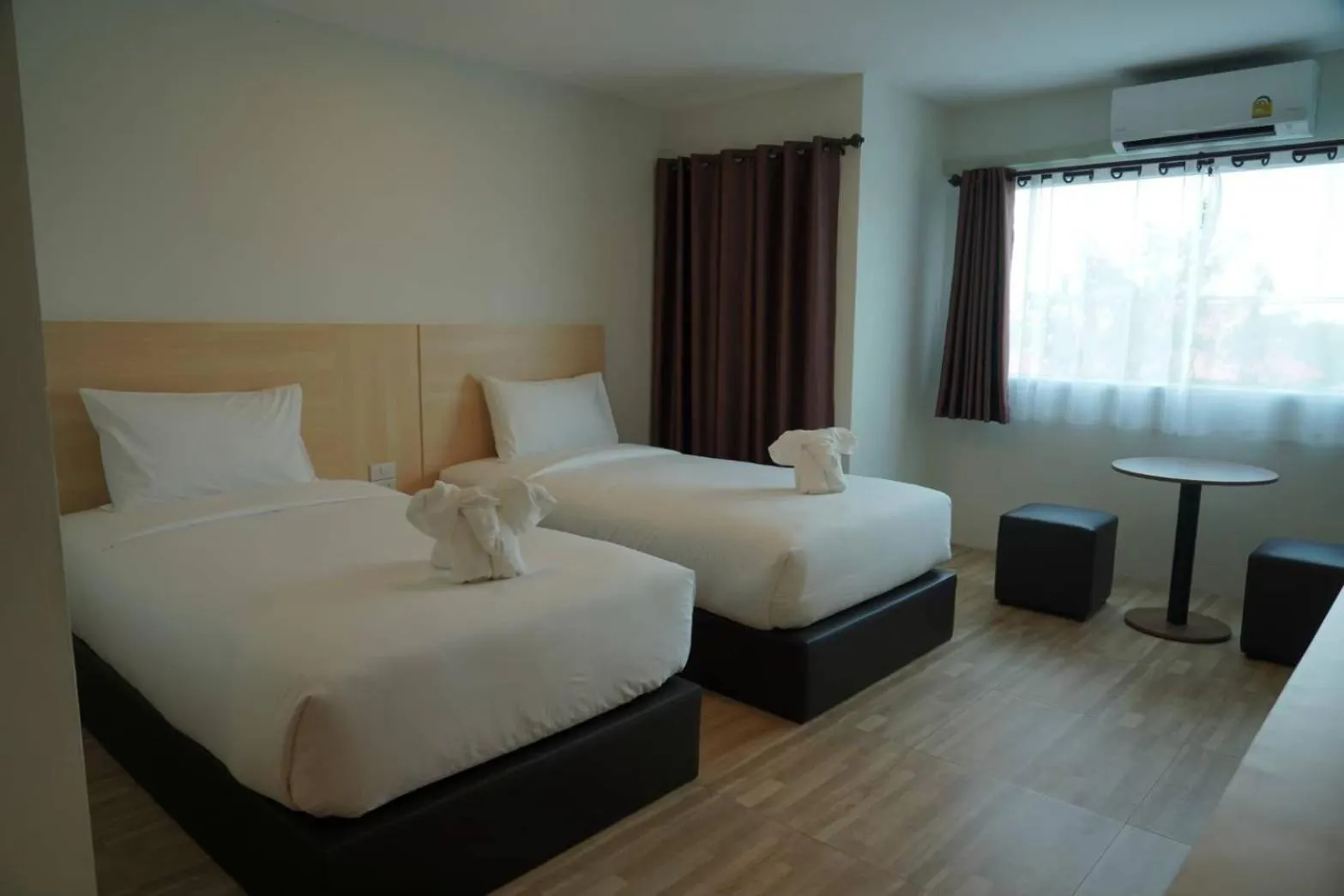 Bed in The charlotte smart hotel lopburi