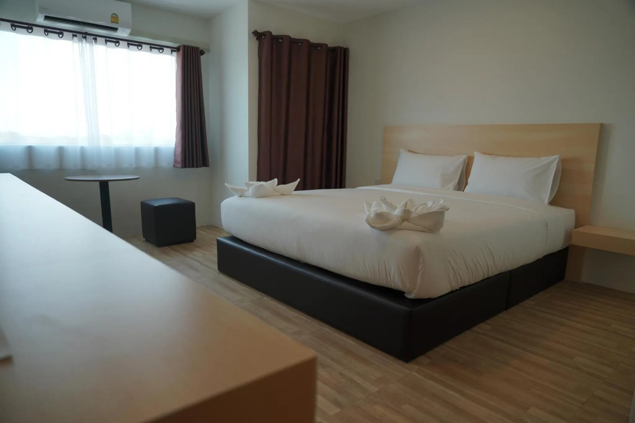 Bed in The charlotte smart hotel lopburi