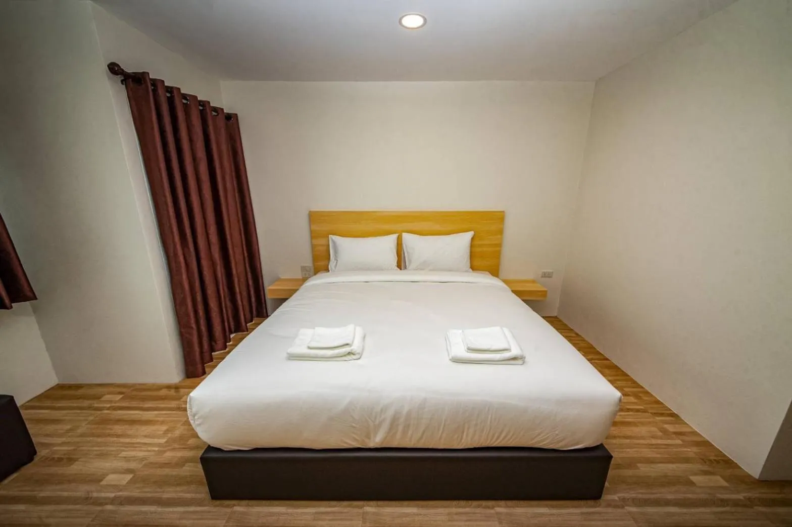 Bed in The charlotte smart hotel lopburi