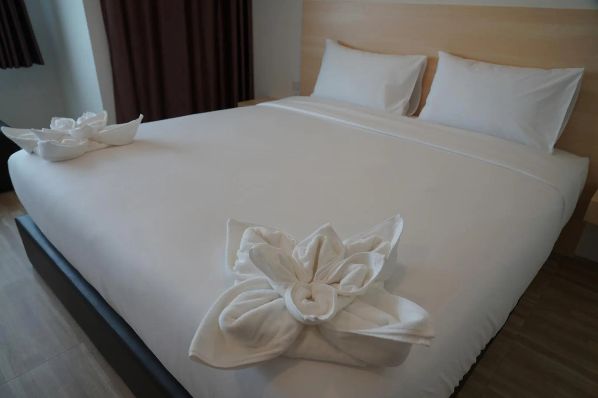 Bed in The charlotte smart hotel lopburi