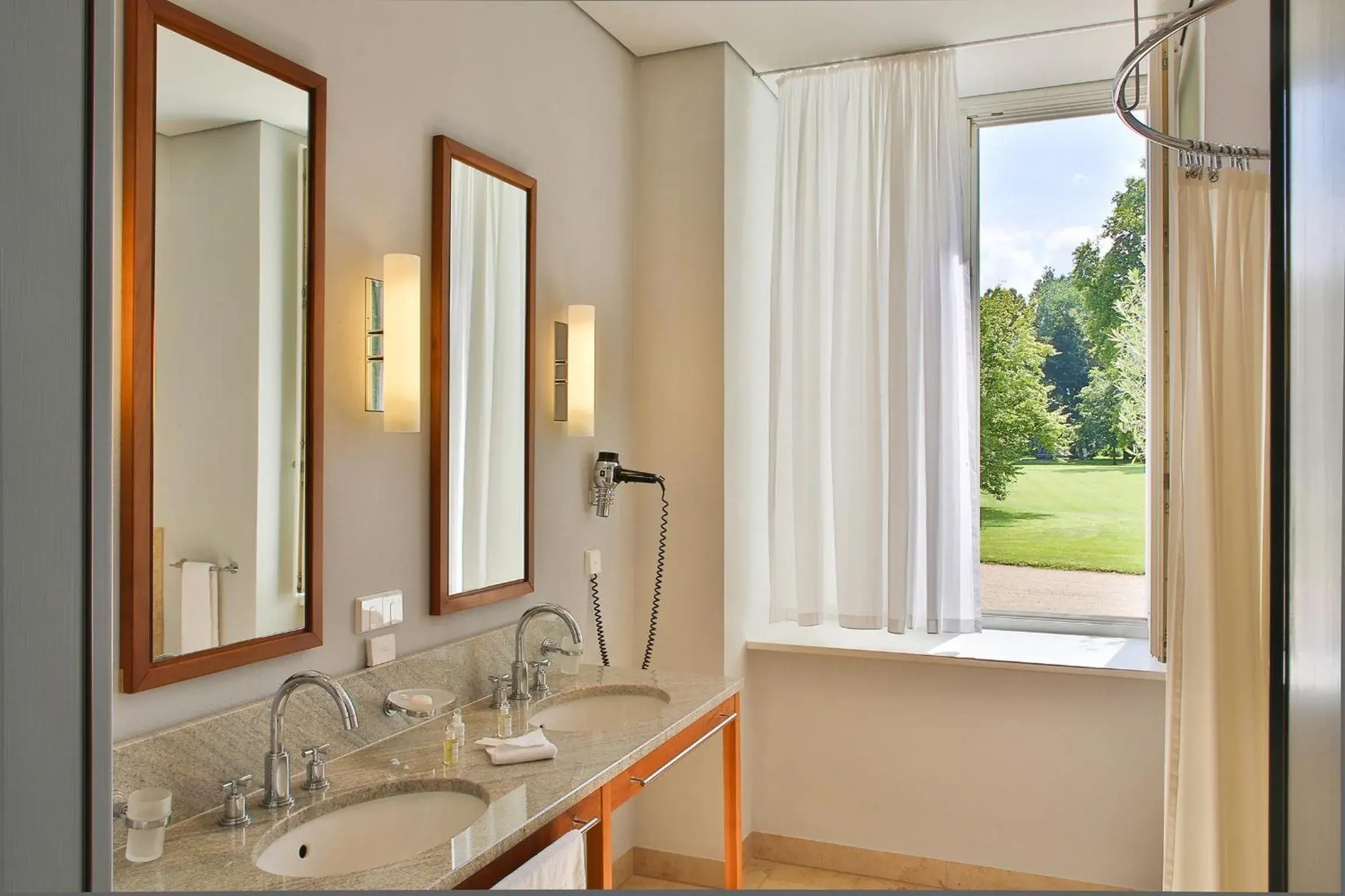 Family Room - single occupancy in Hotel Schloss Neuhardenberg Family Room - single occupancy in Hotel Schloss Neuhardenberg