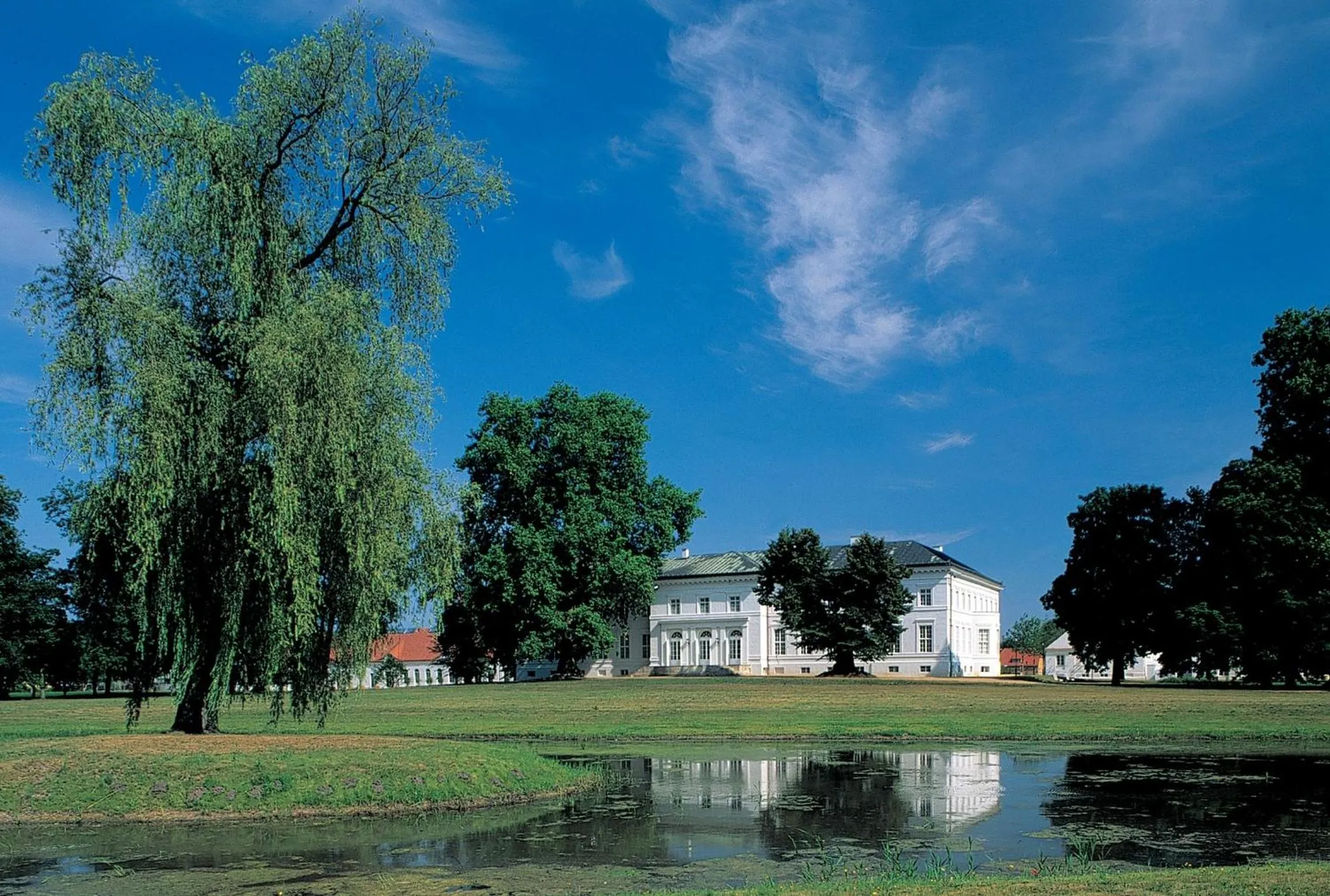 Facade/entrance in Hotel Schloss Neuhardenberg