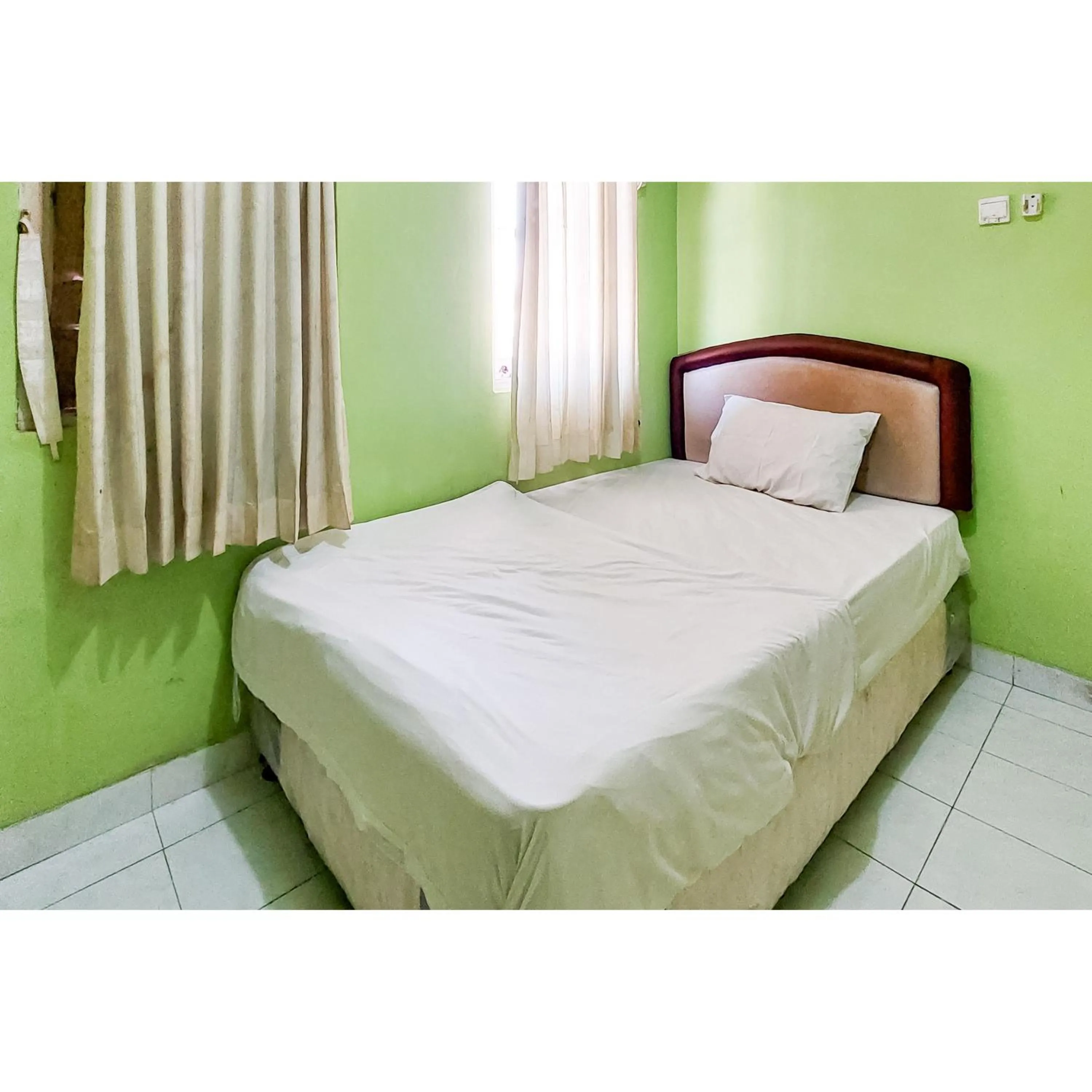 Bedroom, Bed in Surya Inn Syariah Cikarang RedPartner