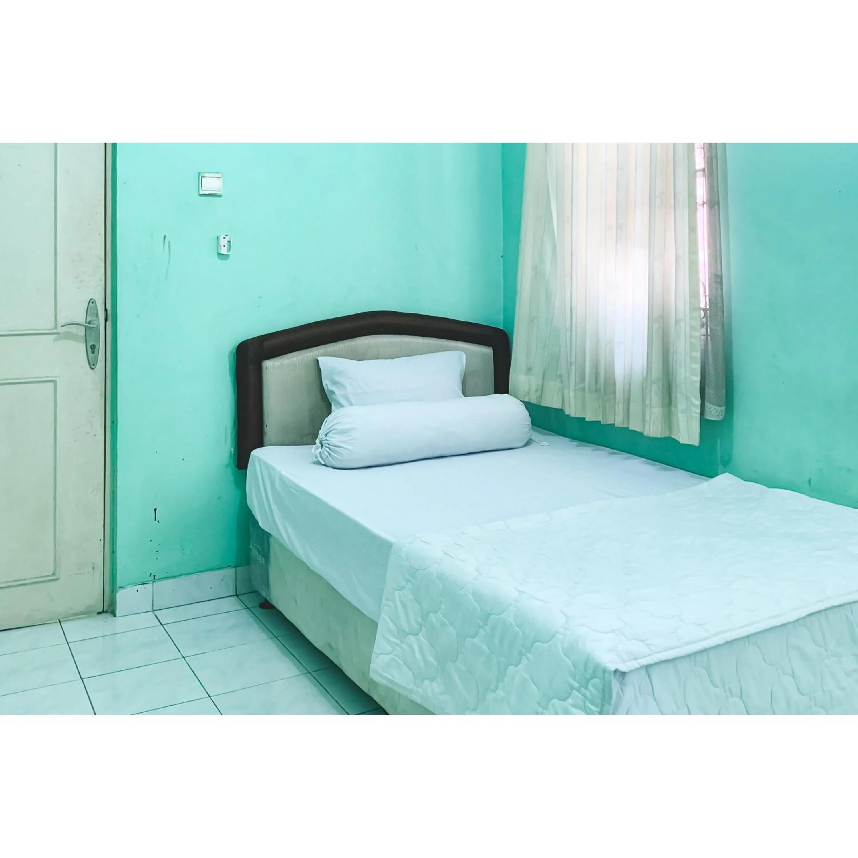 Bedroom, Bed in Surya Inn Syariah Cikarang RedPartner