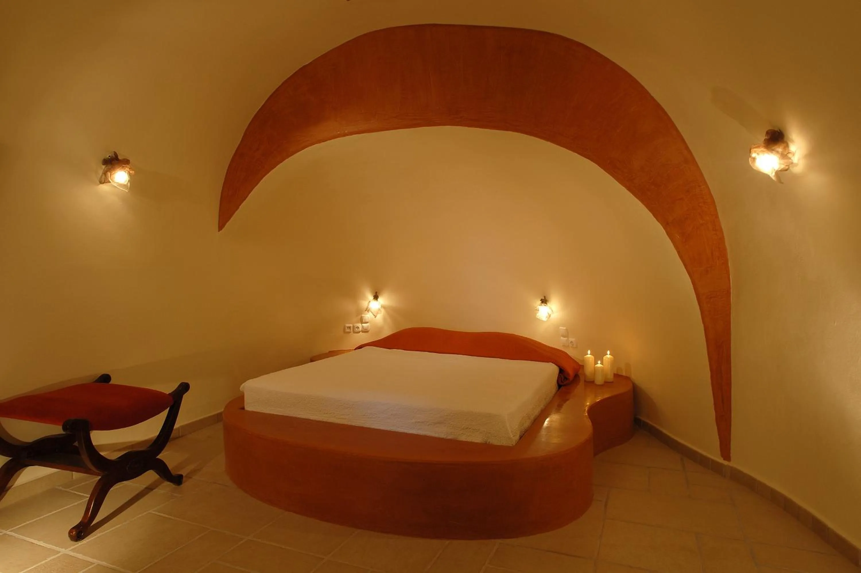 Photo of the whole room, Bed in Grand Canava