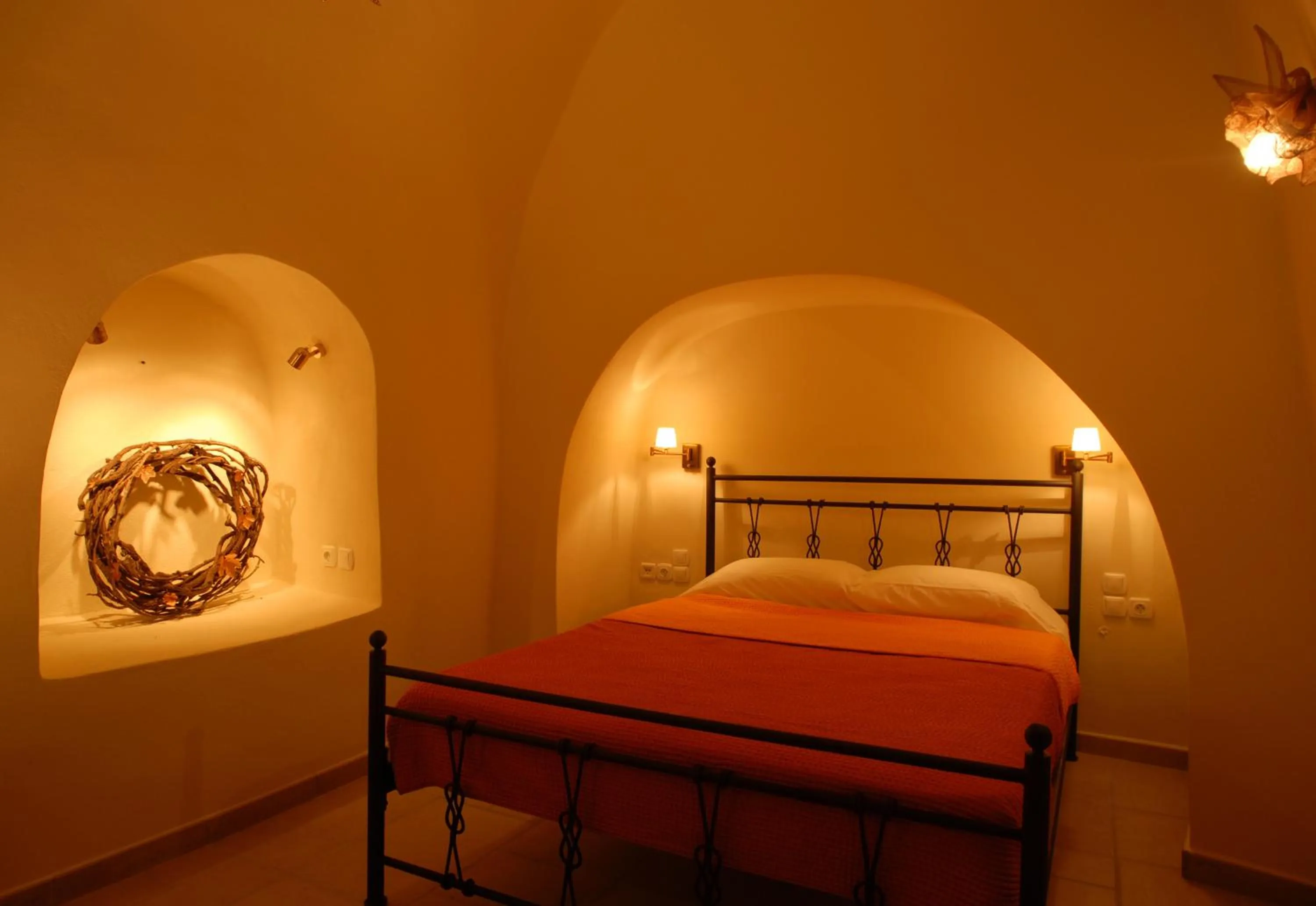 Photo of the whole room, Bed in Grand Canava