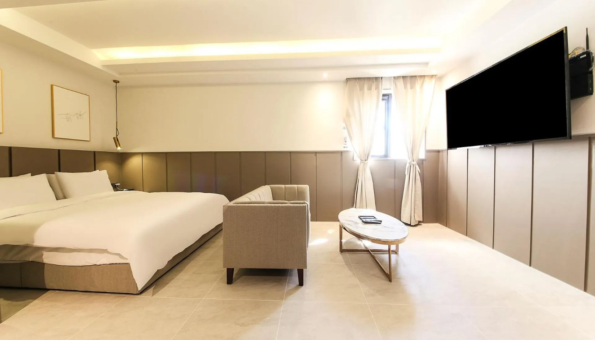 Bedroom, Bed in H moment Hotel songjeong