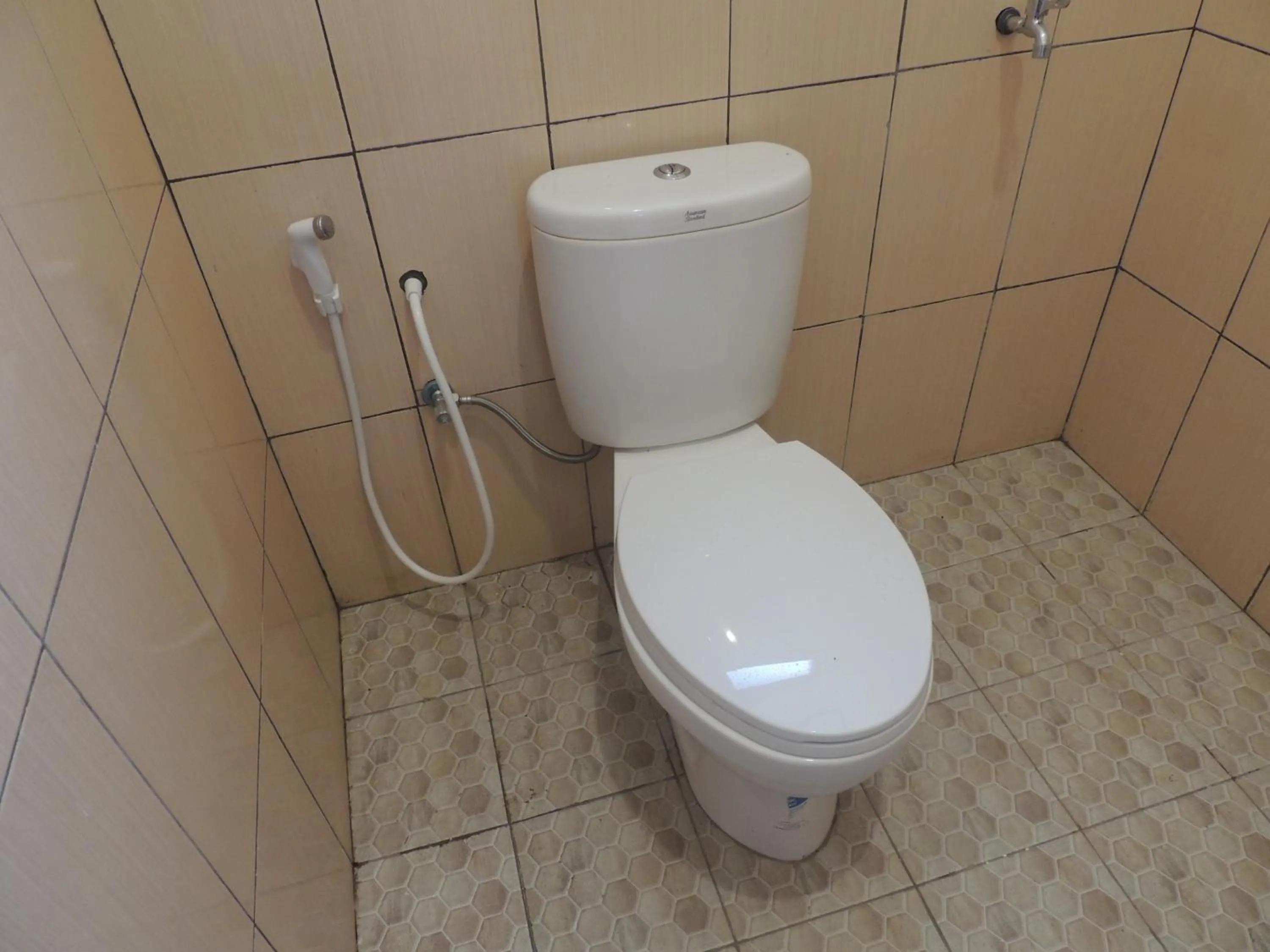 Bathroom in Omah Mardi Syariah by Ndalem Beong