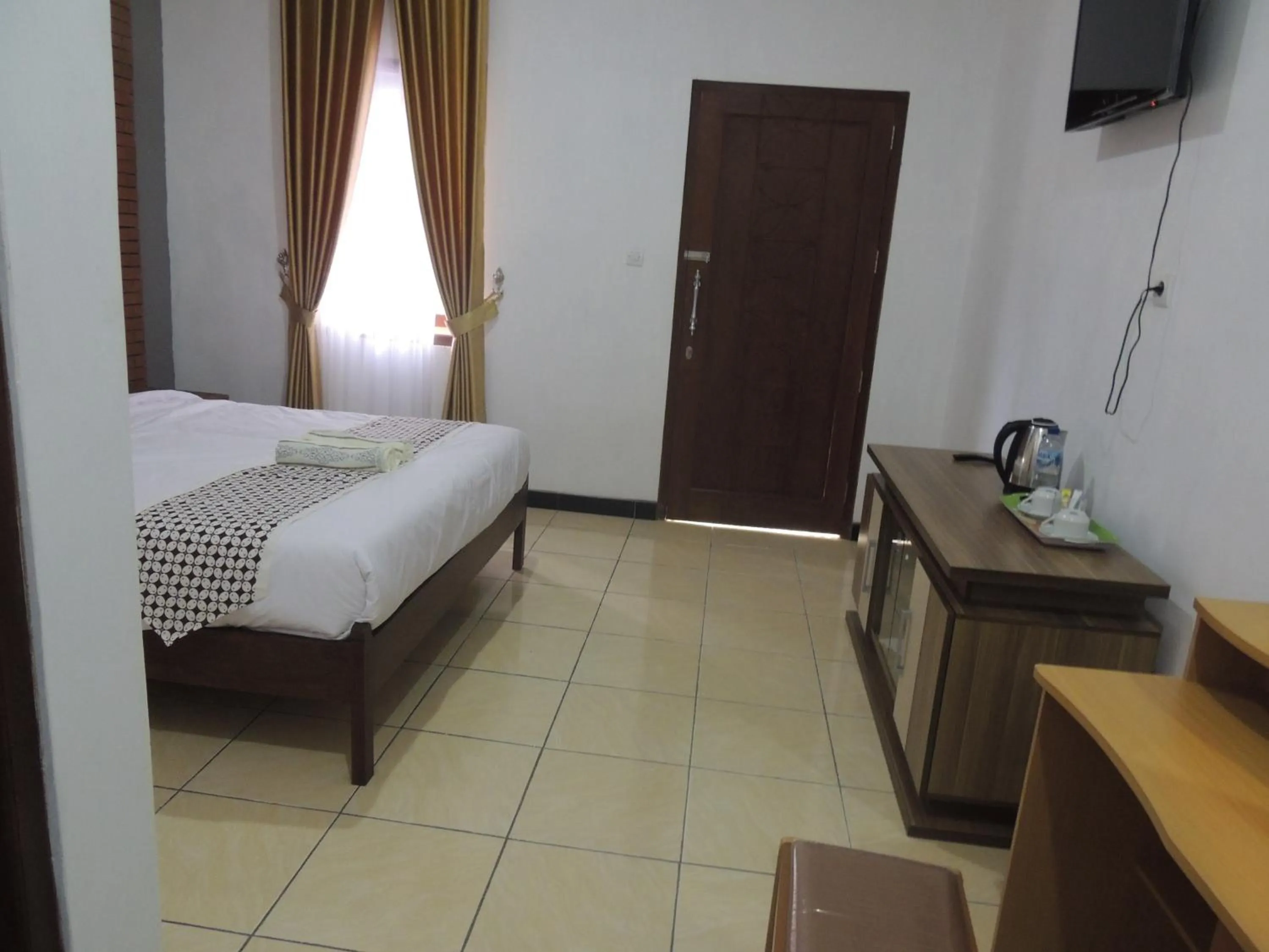 Bedroom in Omah Mardi Syariah by Ndalem Beong