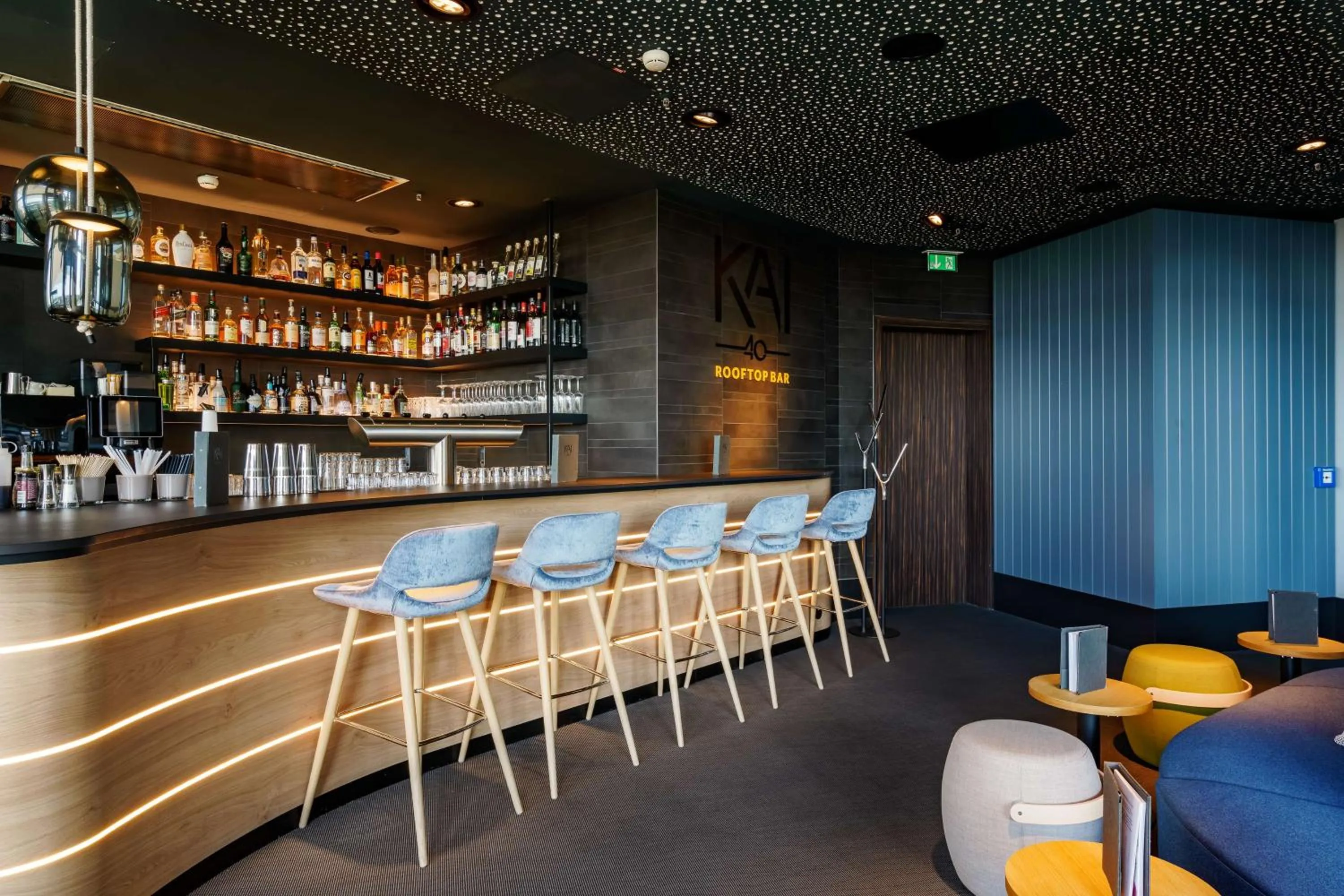 Lounge or bar in Radisson Blu Hotel Rostock