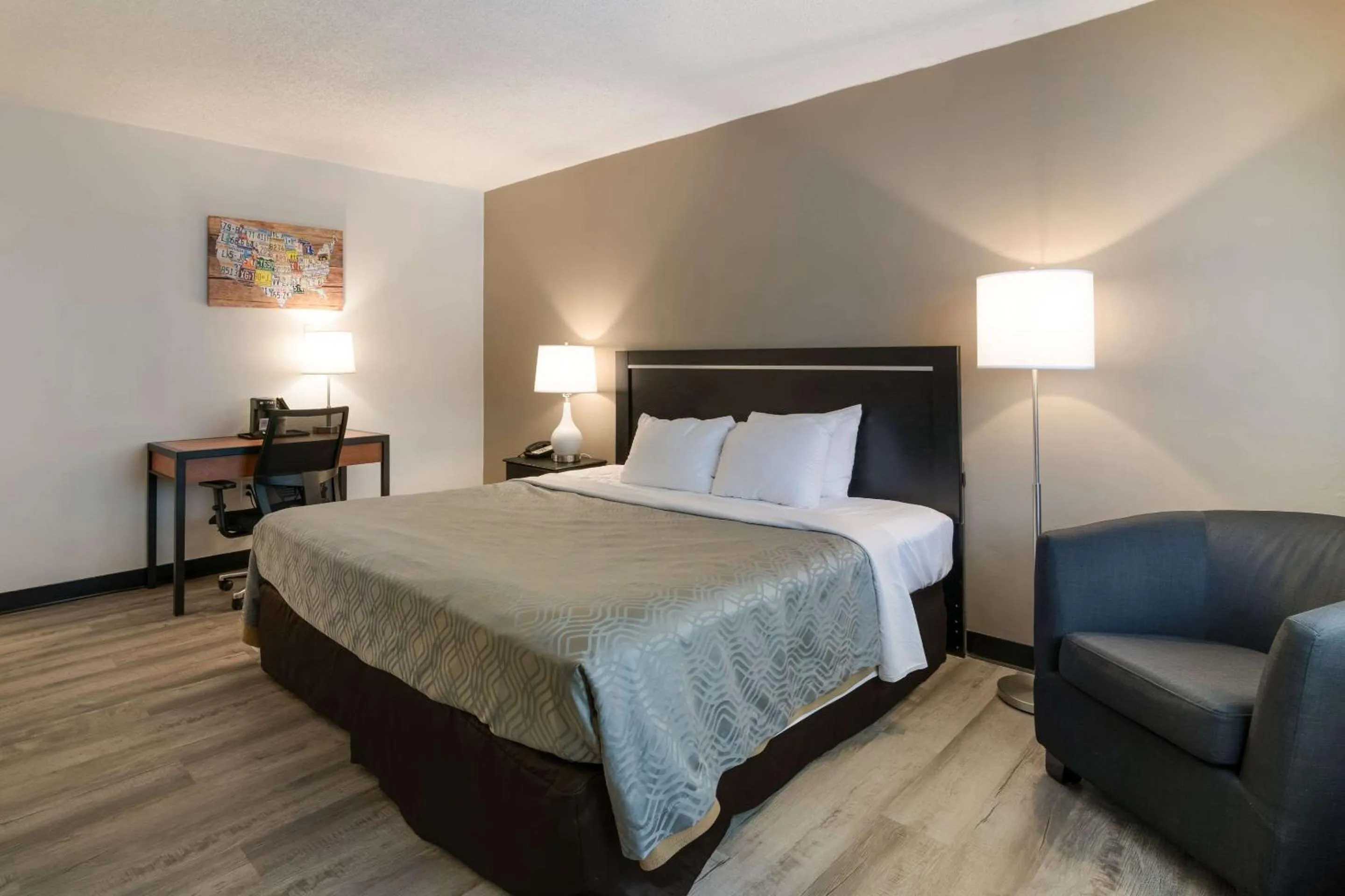 Bedroom, Bed in Econo Lodge Auburn I-95