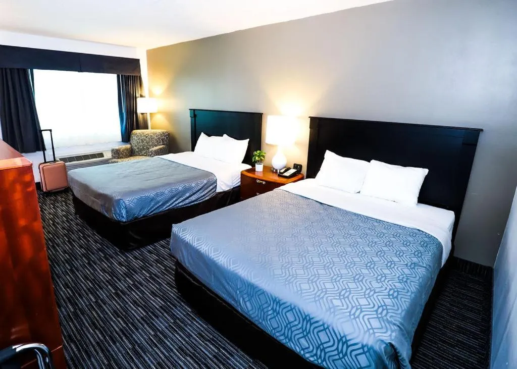 Bed in Econo Lodge Auburn I-95