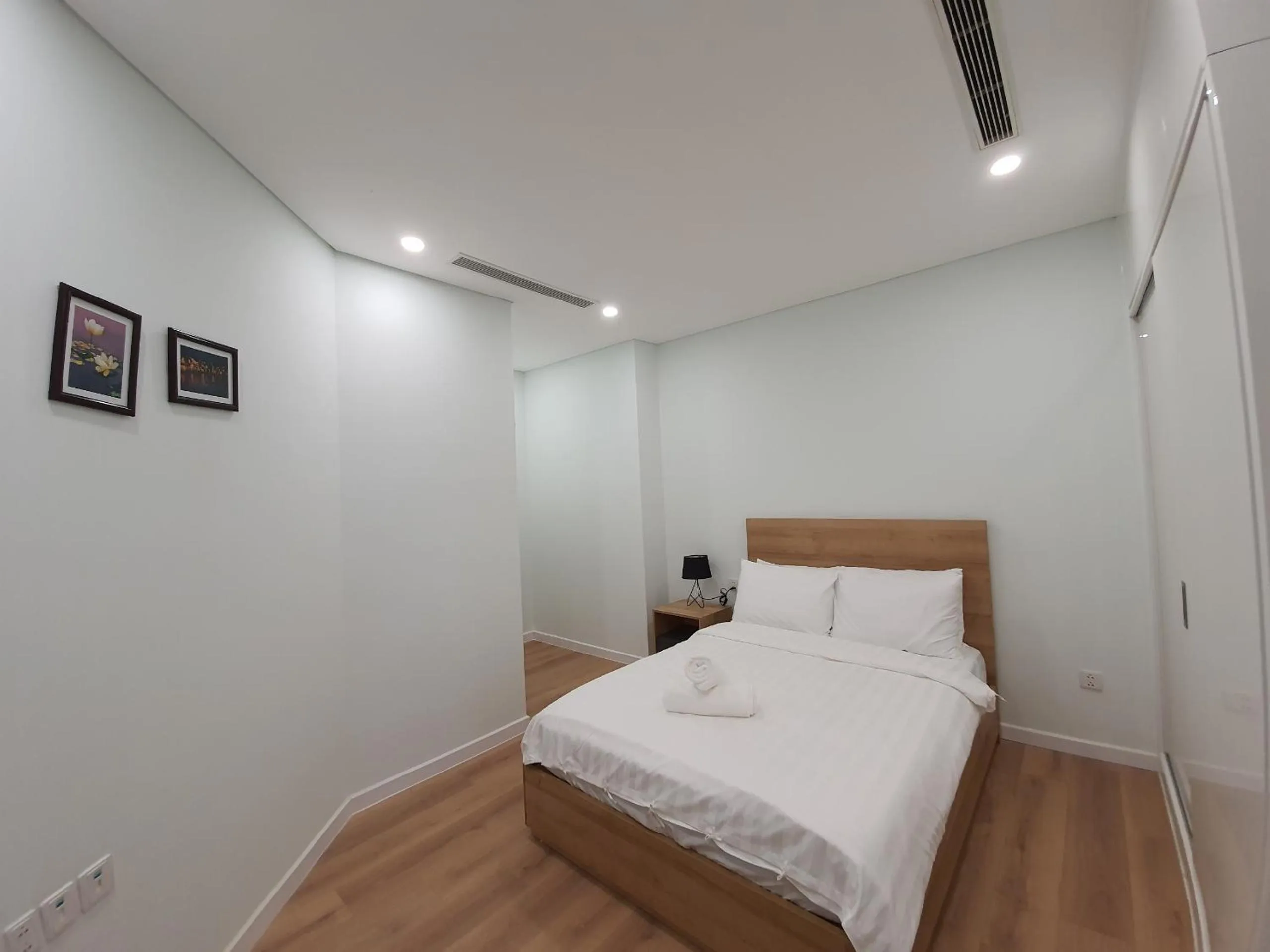 Bedroom, Bed in Wise Stay Scenia Bay Apartment