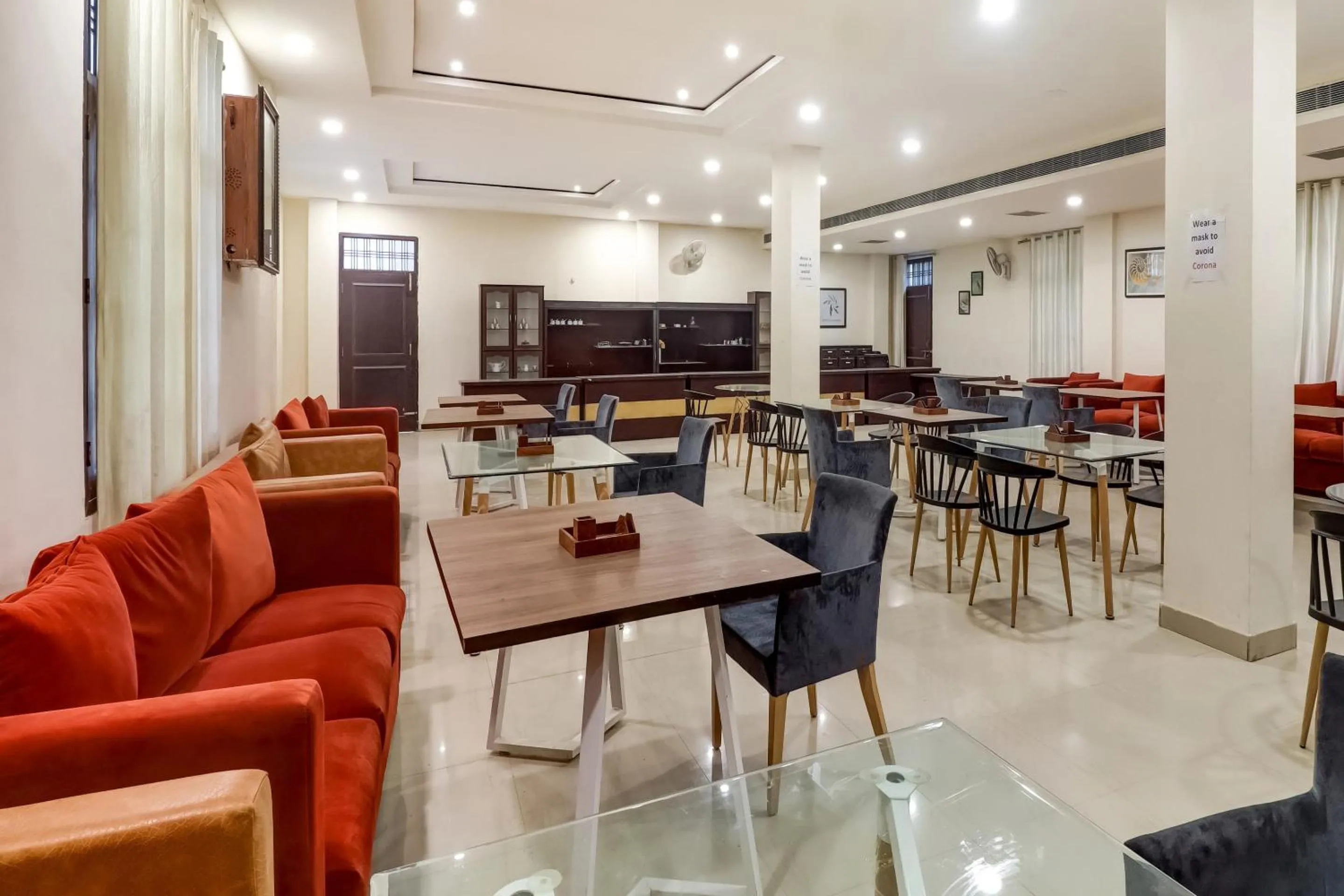 Restaurant/places to eat in Super Capital O Divira Inn