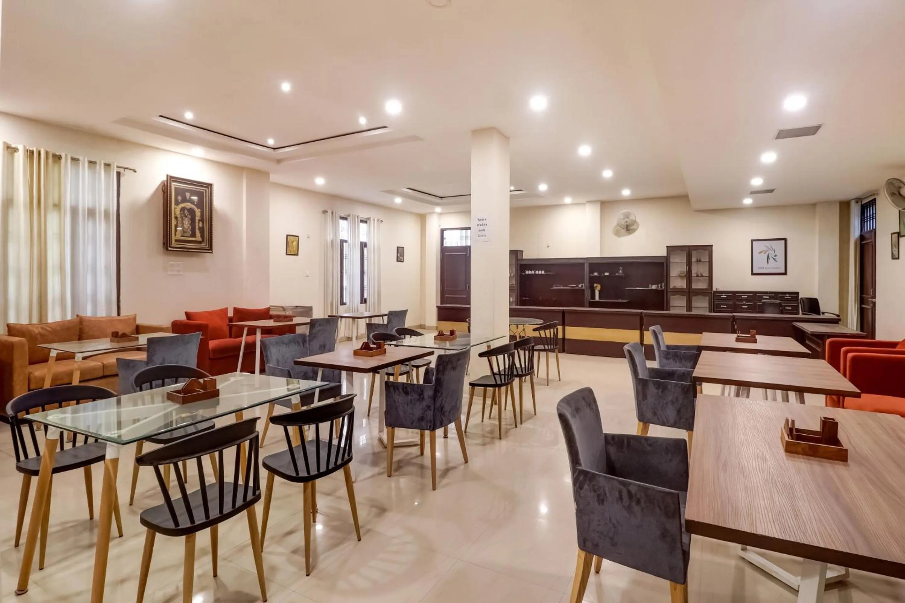 Restaurant/places to eat in Super Capital O Divira Inn