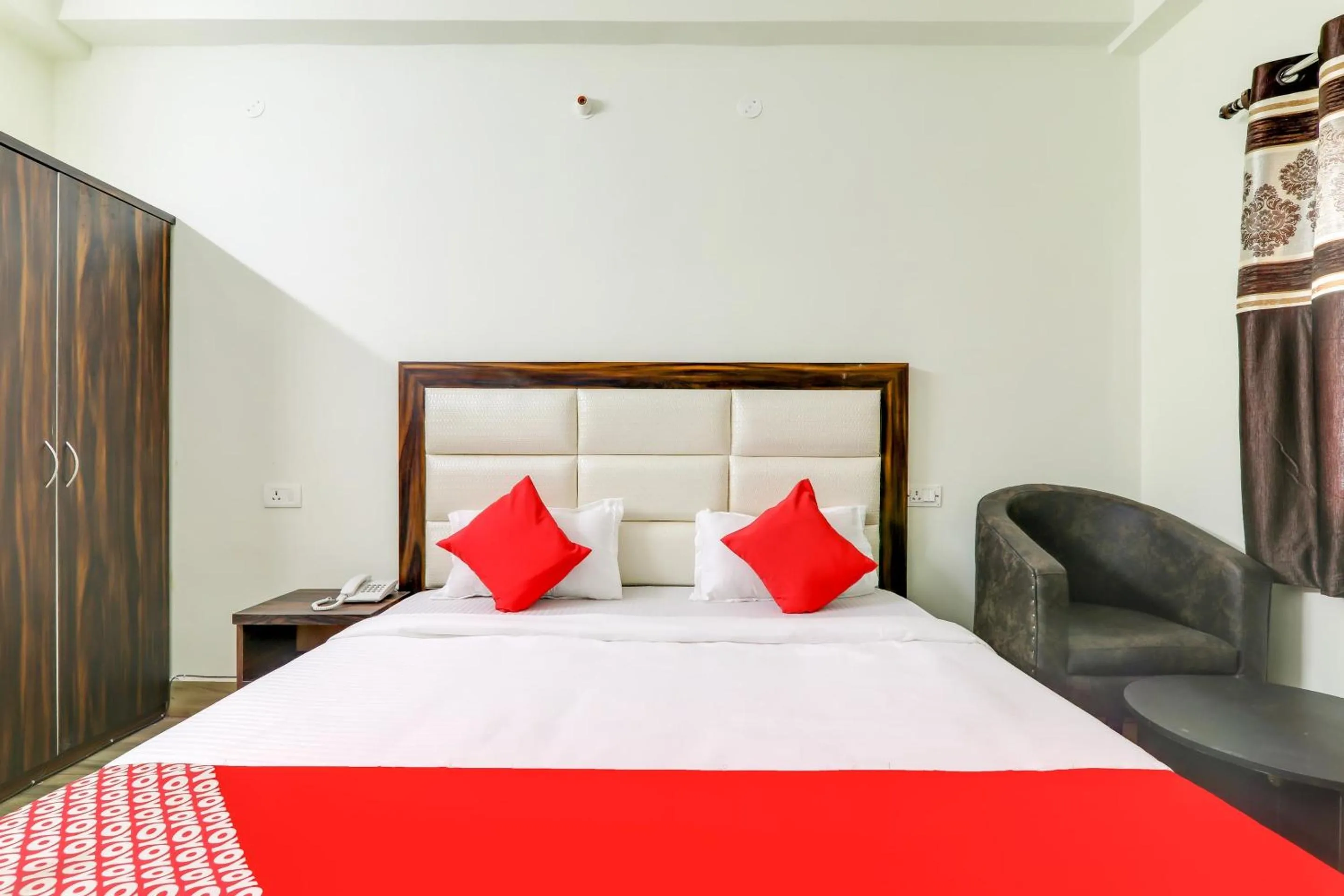 Facade/entrance, Bed in Hotel Navya Grand