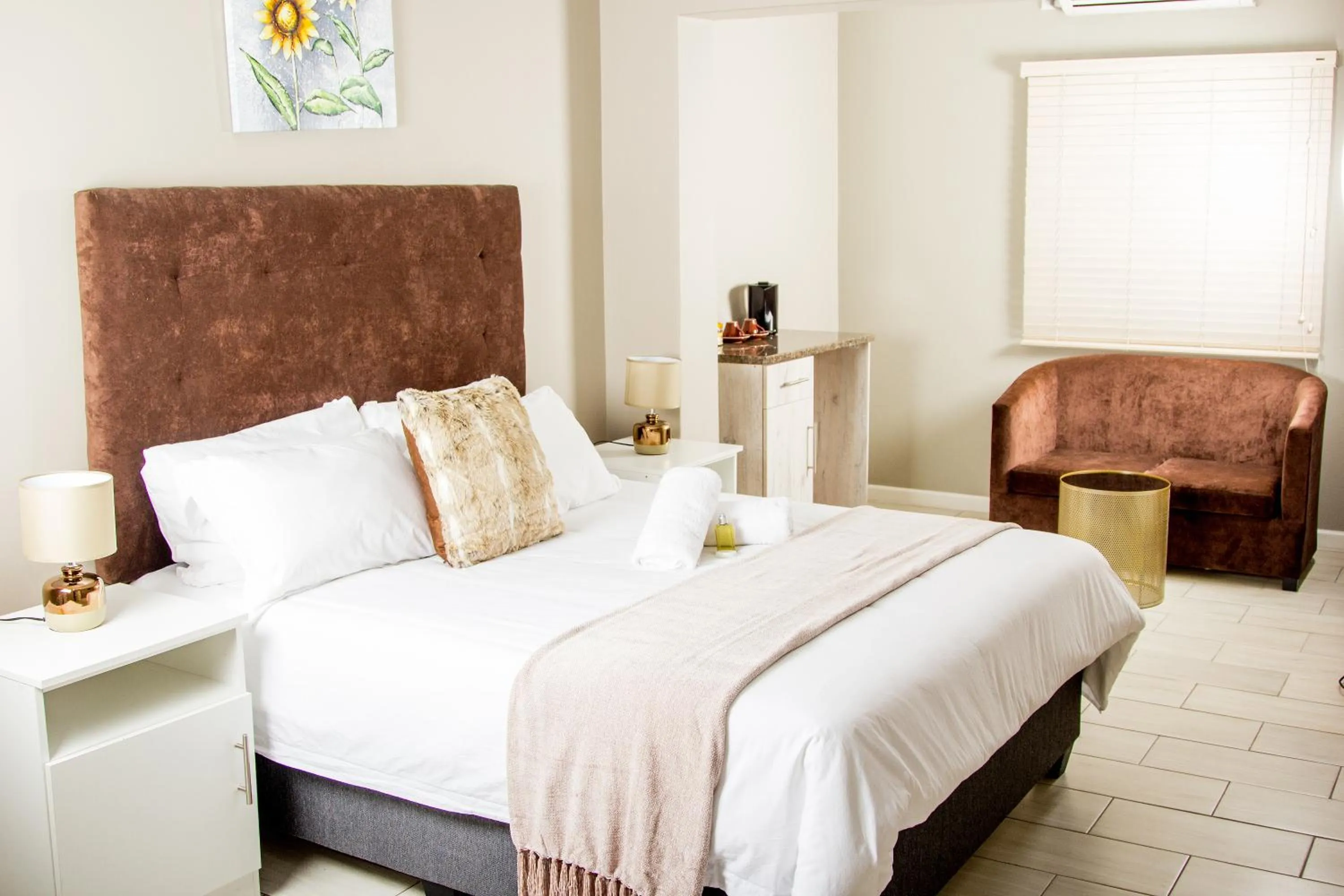 Photo of the whole room, Bed in 103onWallace Self Catering Guest House