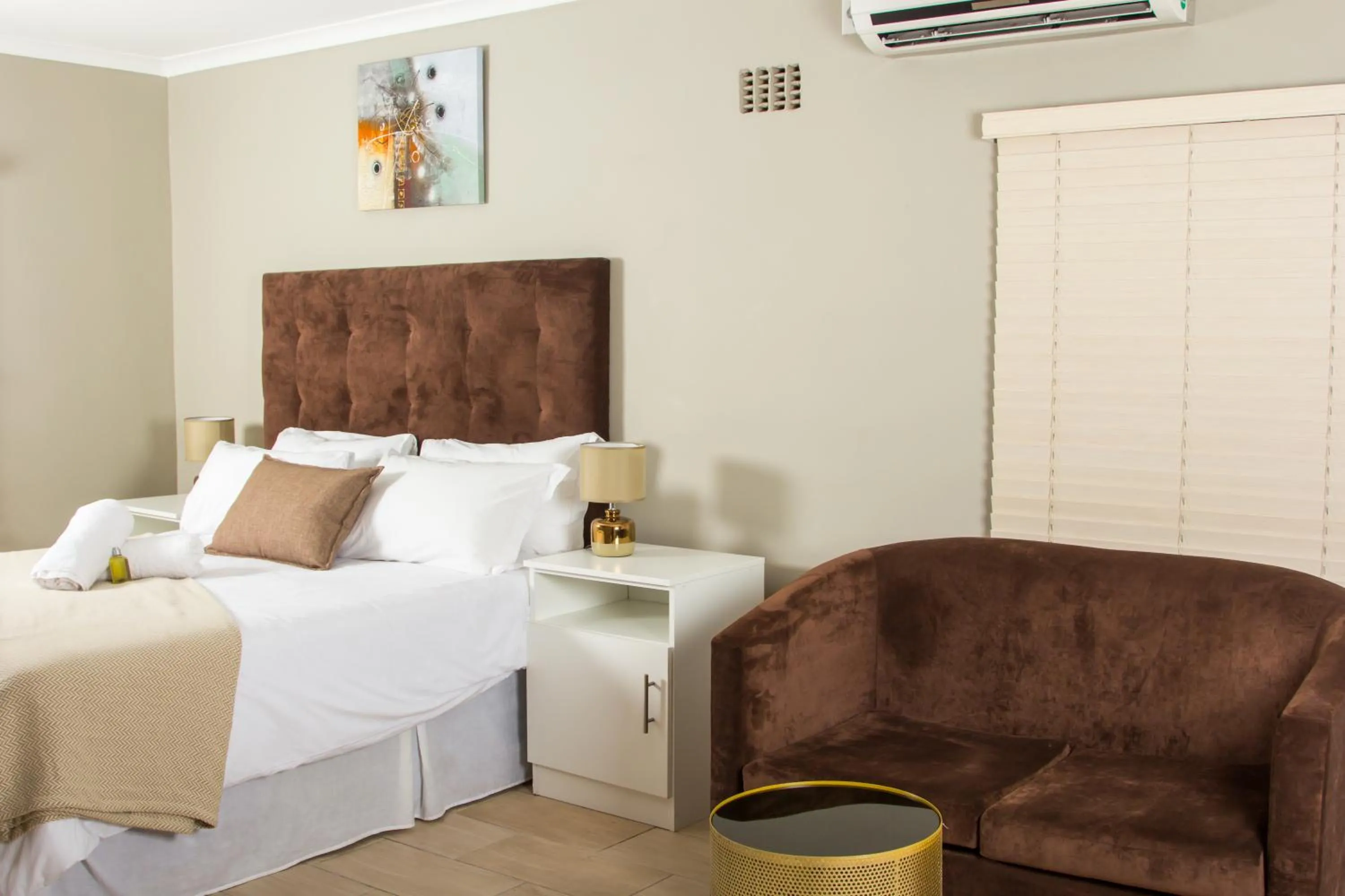 Bed in 103onWallace Self Catering Guest House