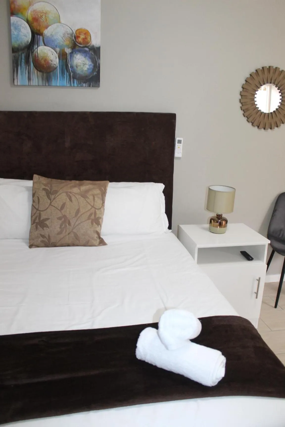 Bed in 103onWallace Self Catering Guest House