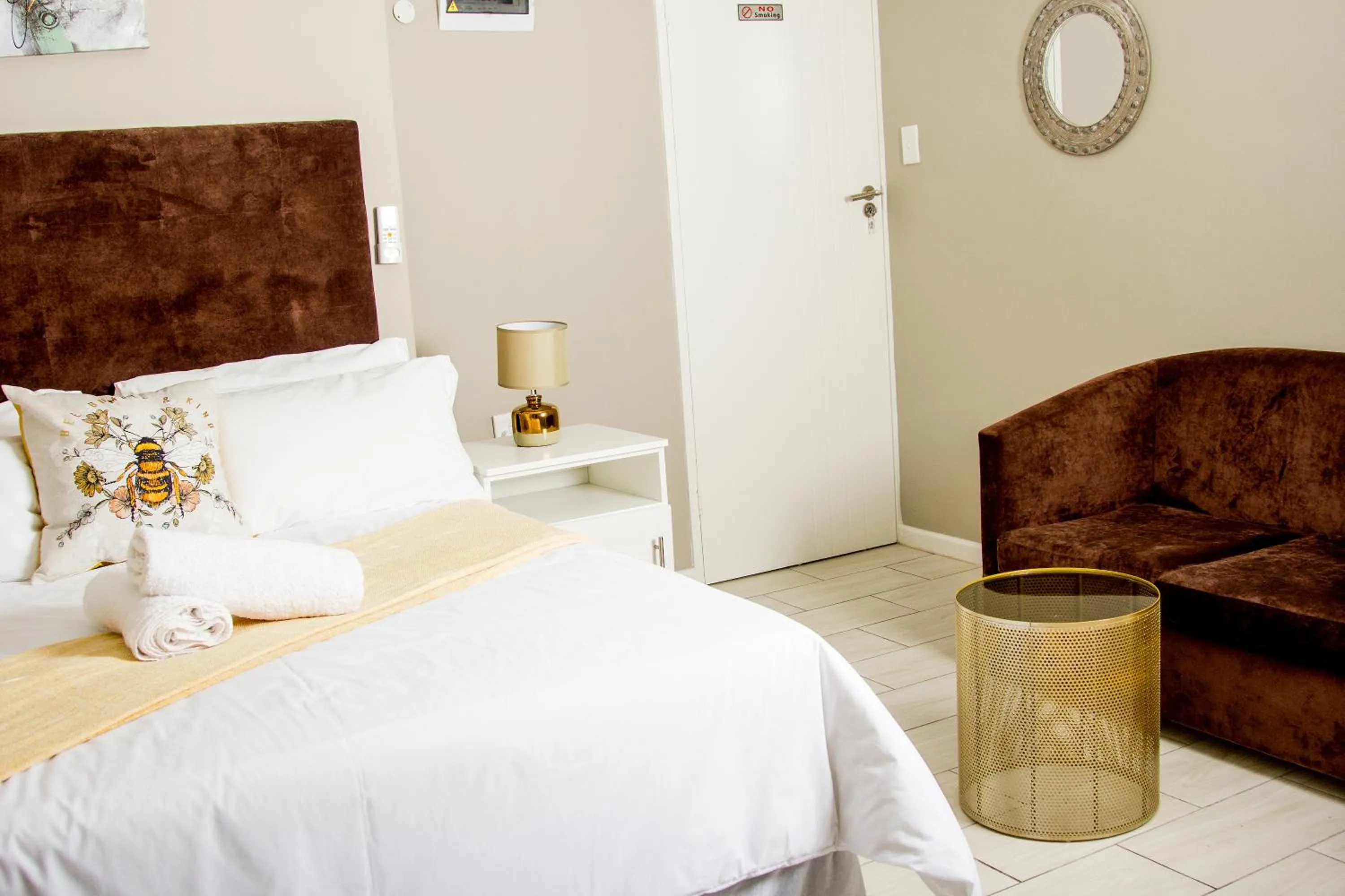 Seating area, Bed in 103onWallace Self Catering Guest House