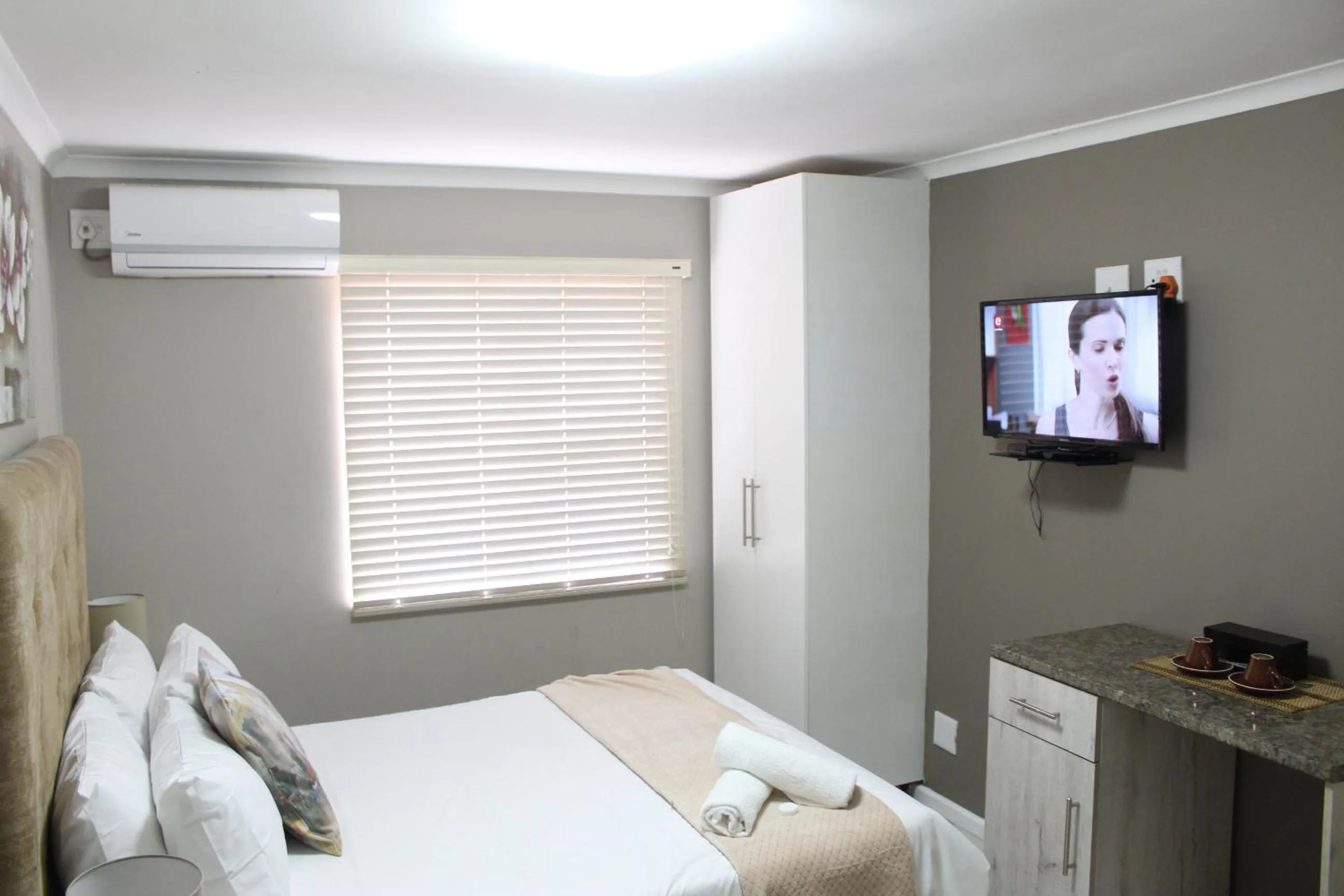 Bedroom, Bed in 103onWallace Self Catering Guest House