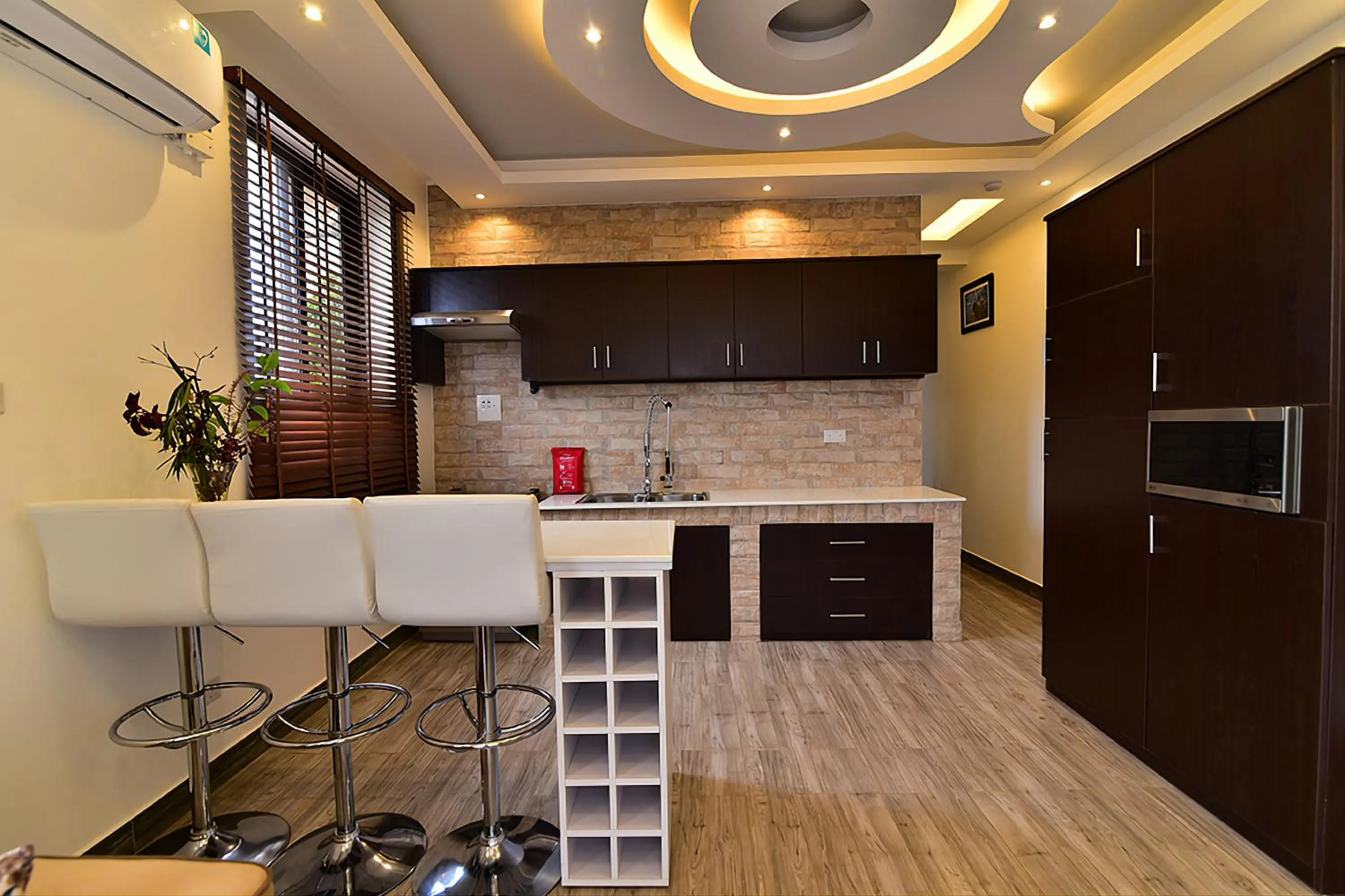 Kitchen or kitchenette in ENTEBBESTAY APARTHOTEL - Kitooro