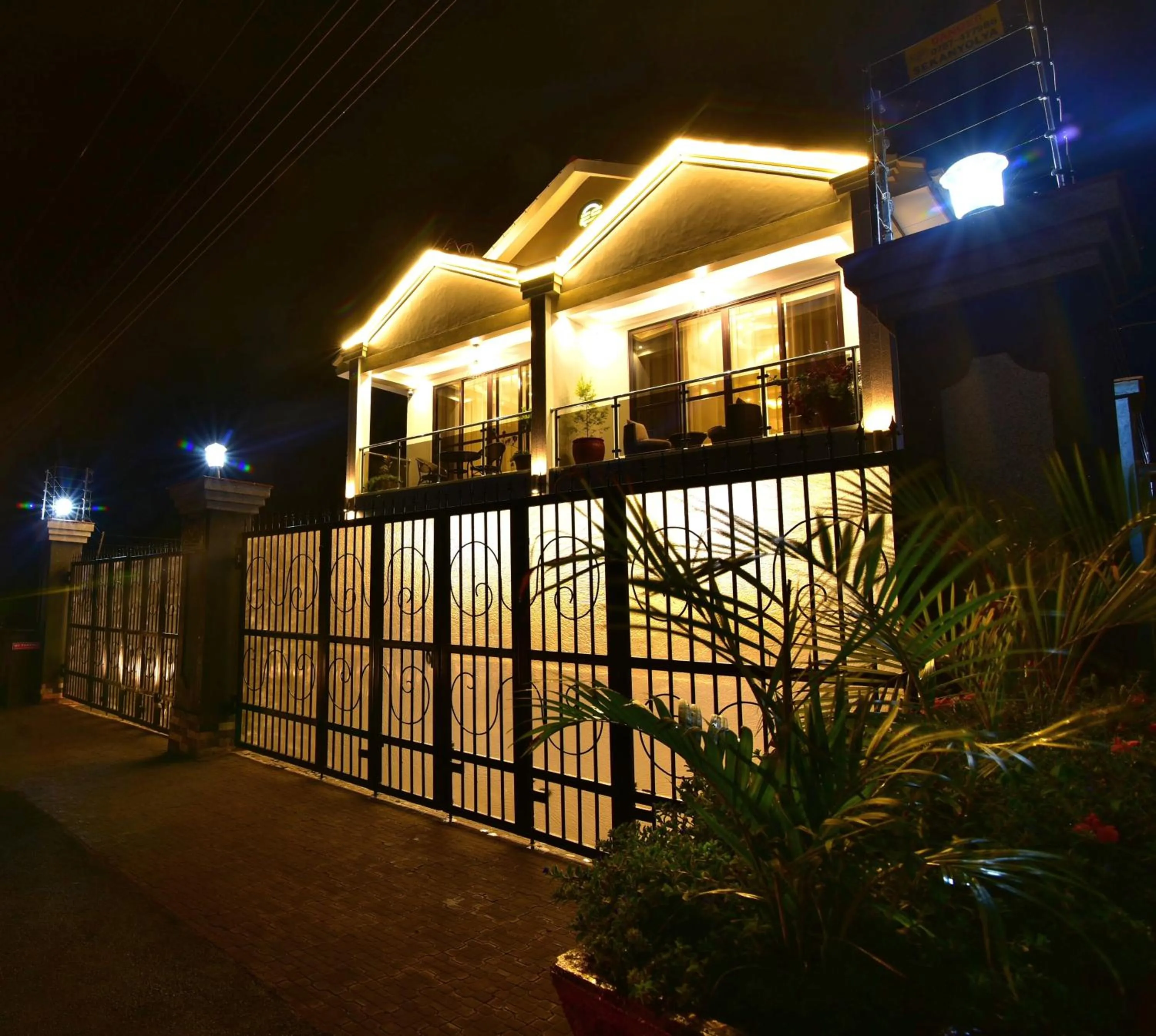 Property building in ENTEBBESTAY APARTHOTEL - Kitooro