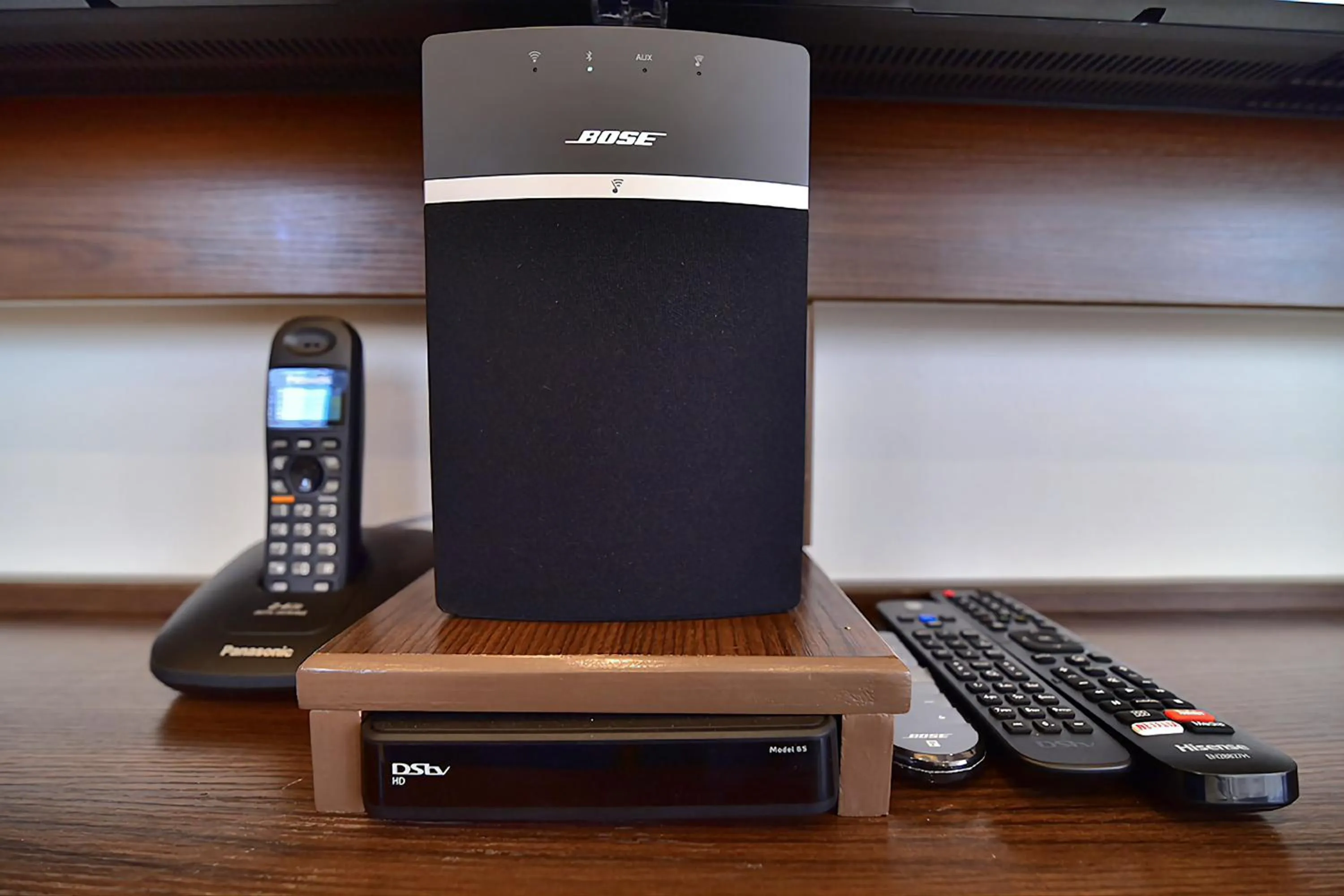 TV and multimedia in ENTEBBESTAY APARTHOTEL - Kitooro