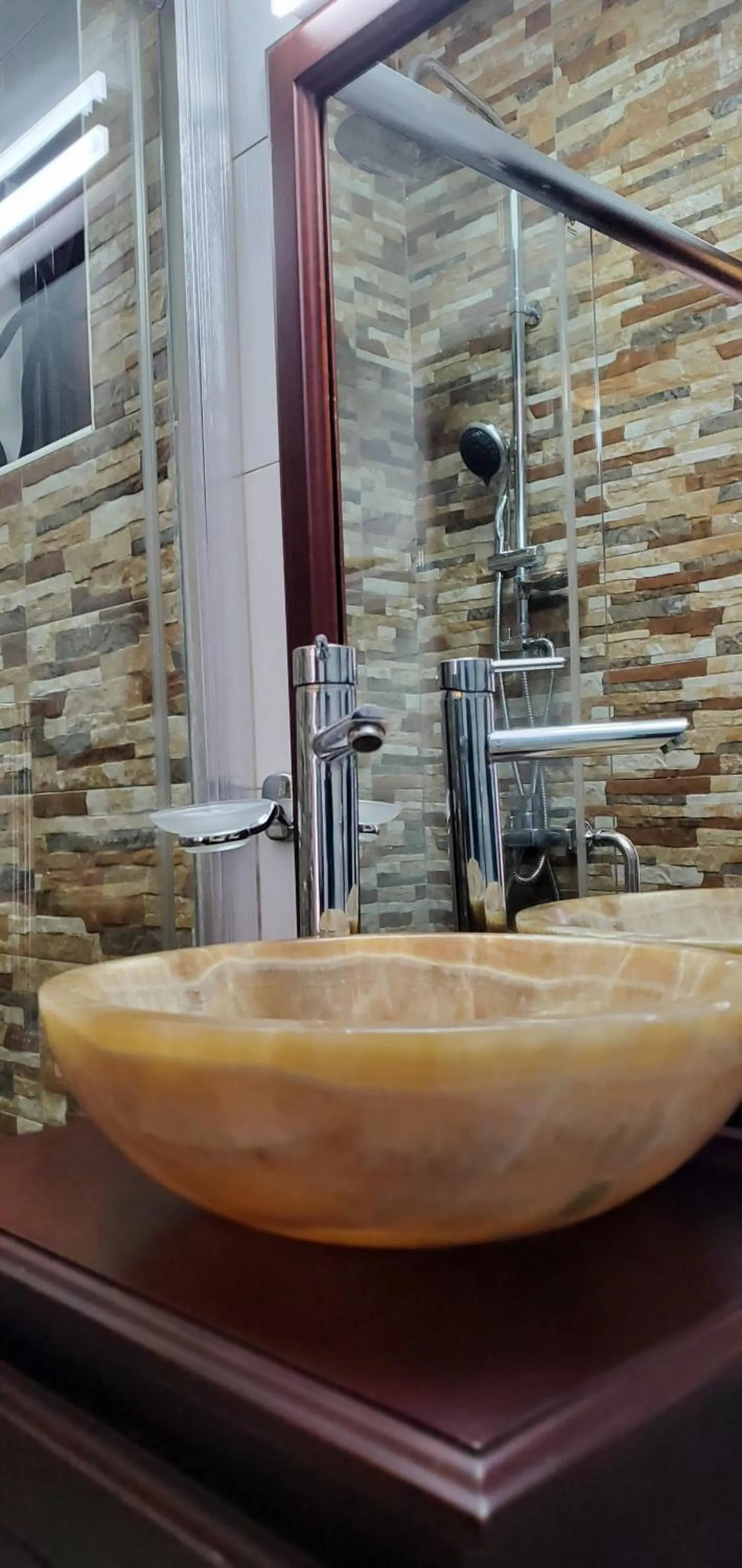 Bathroom in ENTEBBESTAY APARTHOTEL - Kitooro