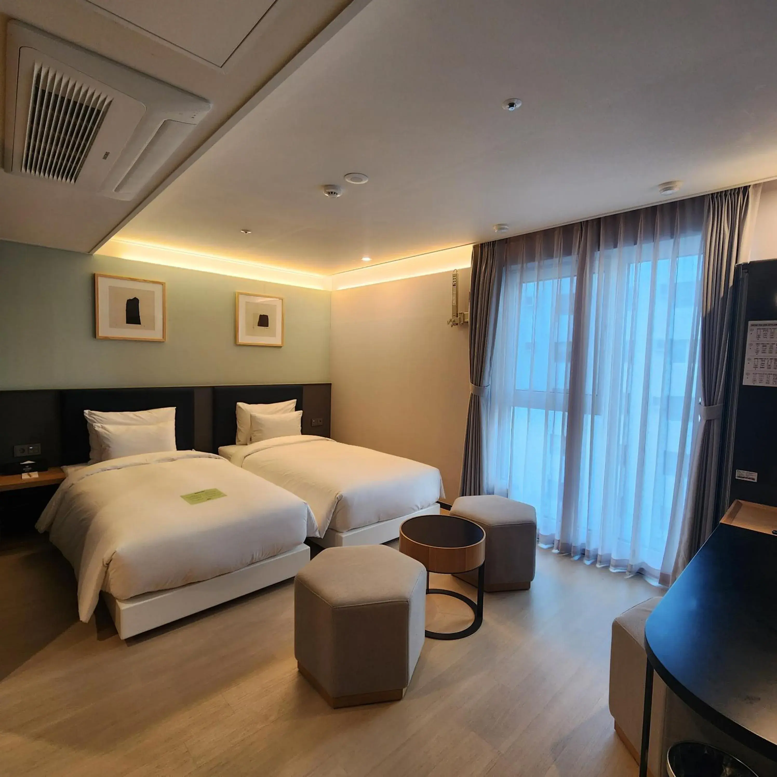 Deluxe Twin Room with Free access to Rooftop pool in Hound Hotel Busan Station Deluxe Twin Room with Free access to Rooftop pool in Hound Hotel Busan Station