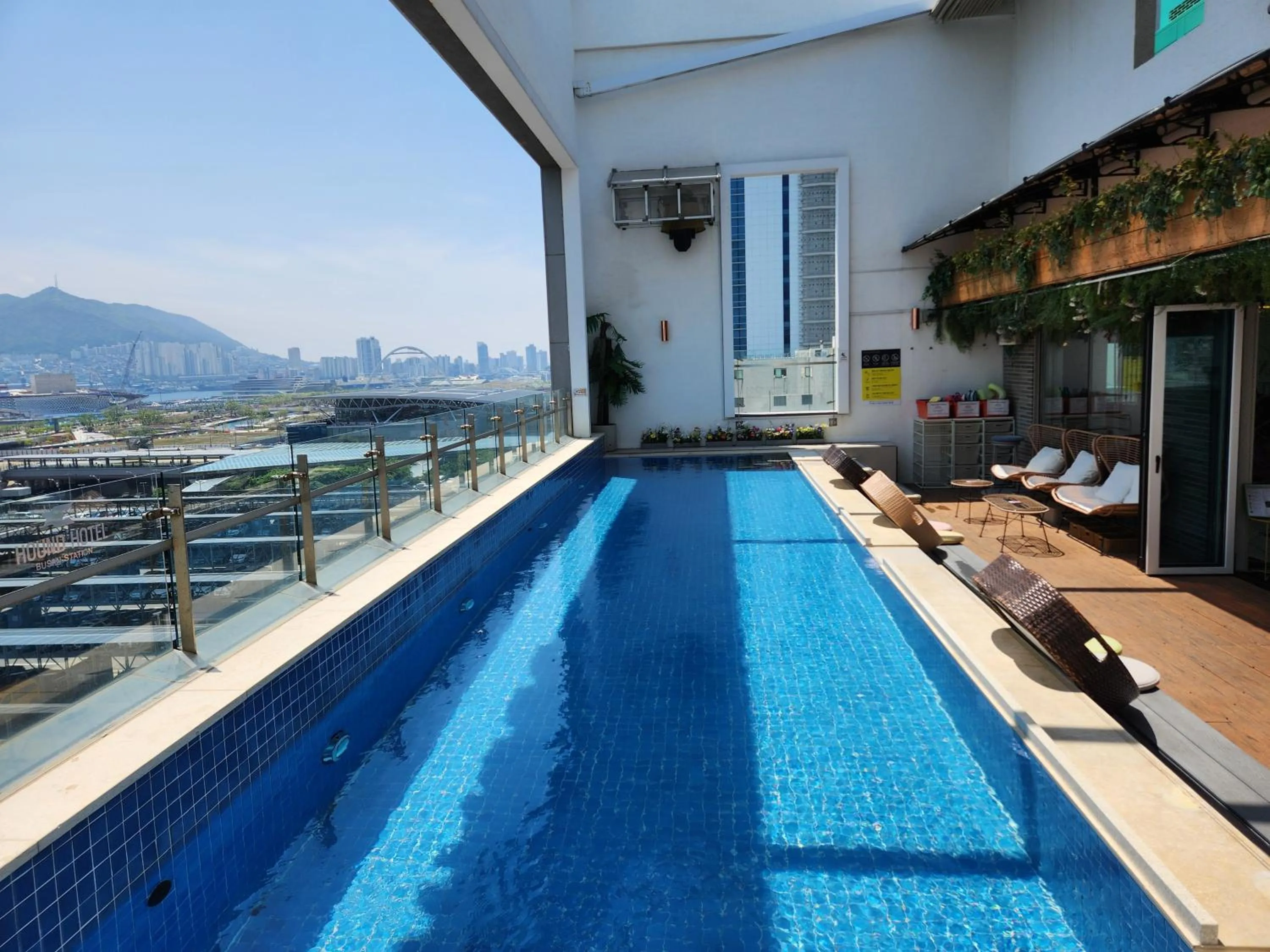 Swimming pool in Hound Hotel Busan Station