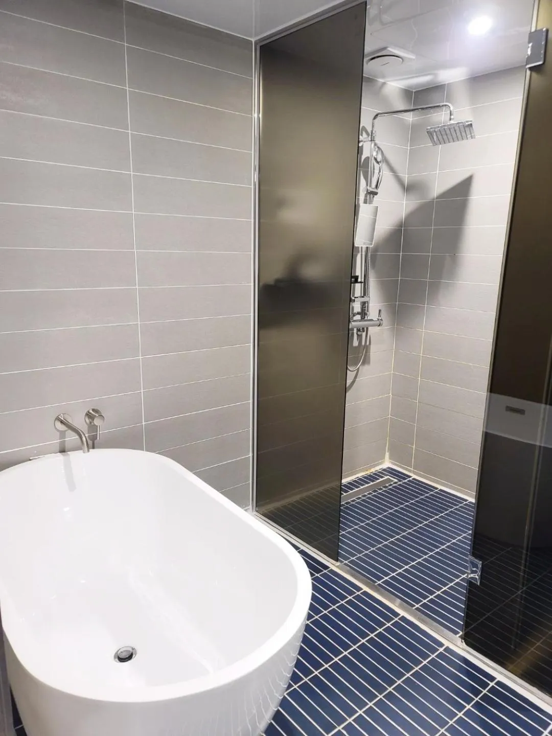 Bath in Hound Hotel Busan Station