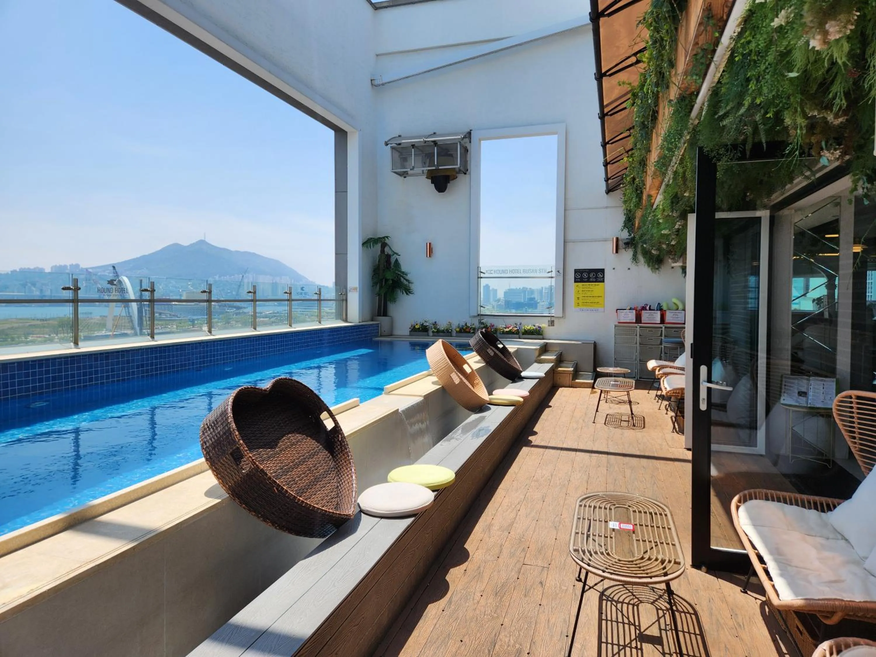 Swimming pool in Hound Hotel Busan Station