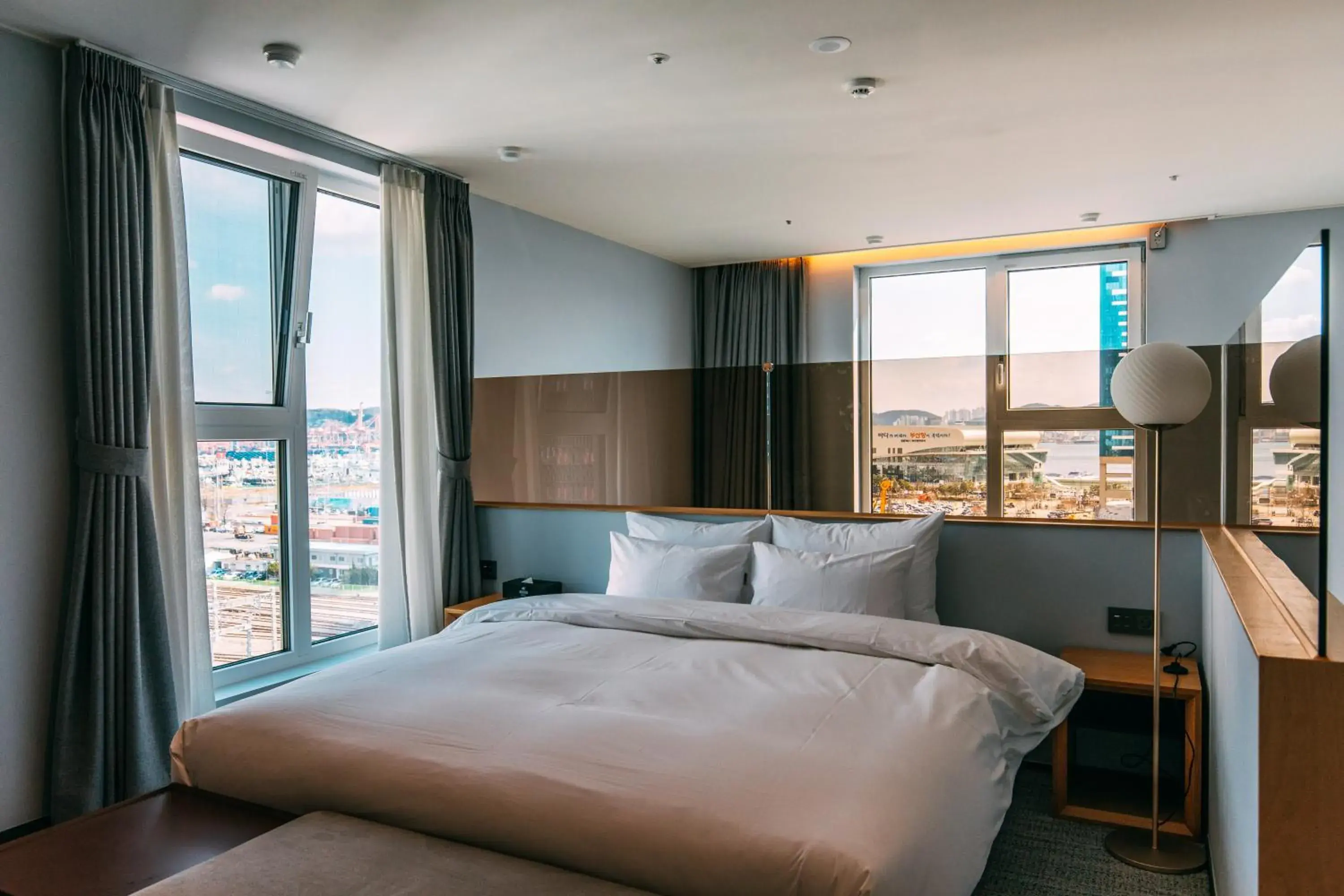 Duplex Suite with Free access to Rooftop pool in Hound Hotel Busan Station Duplex Suite with Free access to Rooftop pool in Hound Hotel Busan Station