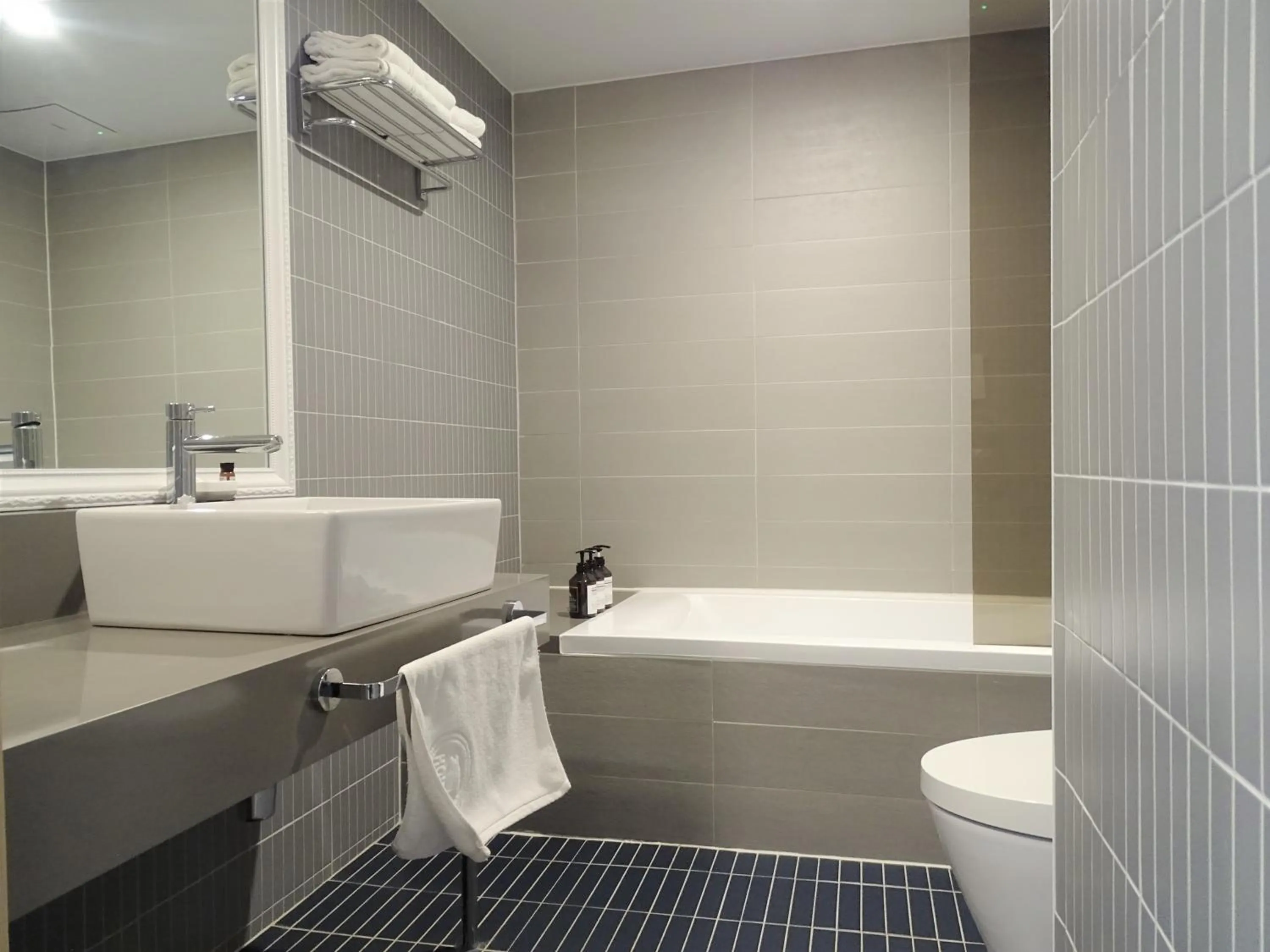 Bath in Hound Hotel Busan Station