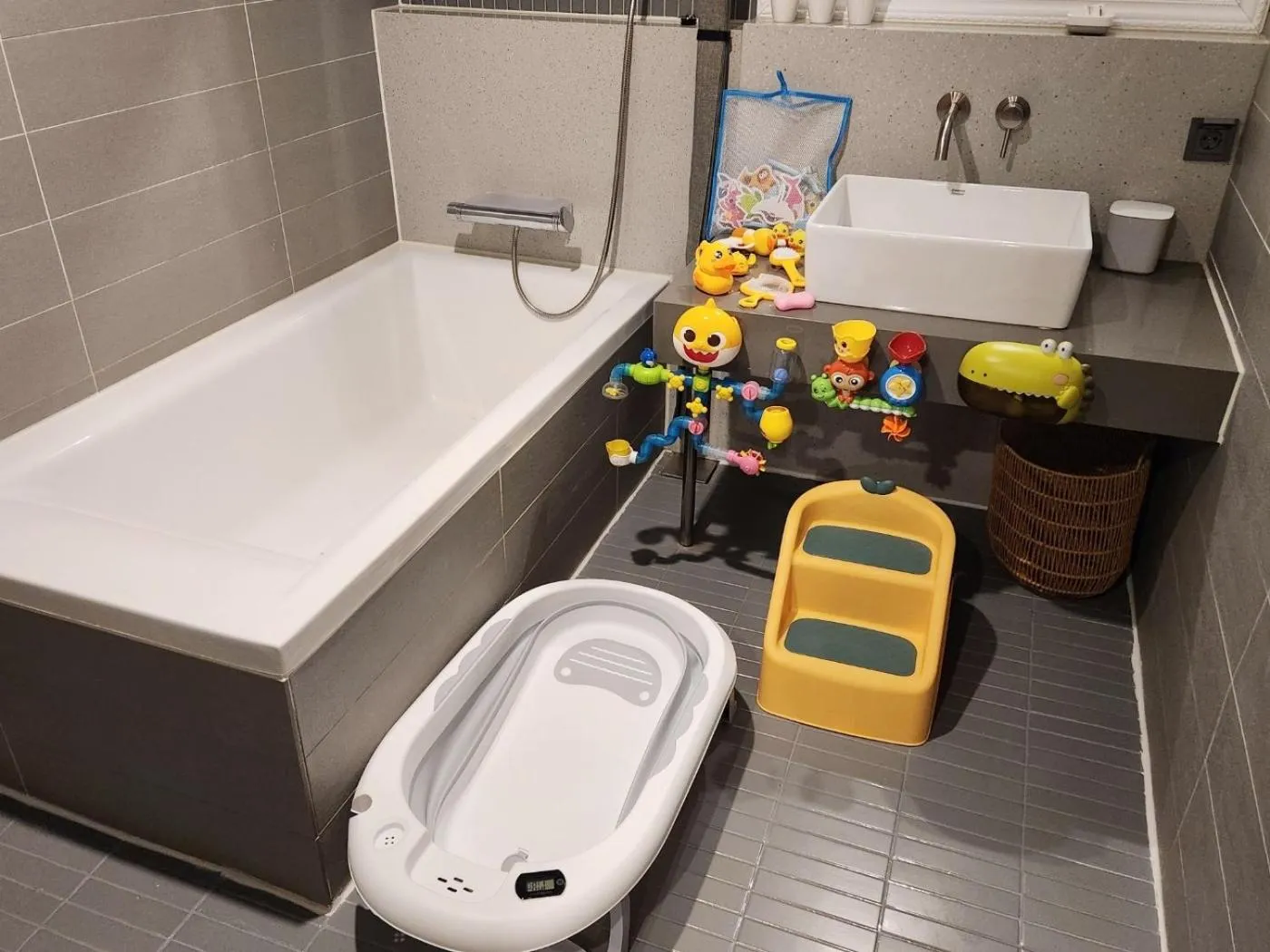 Bath in Hound Hotel Busan Station